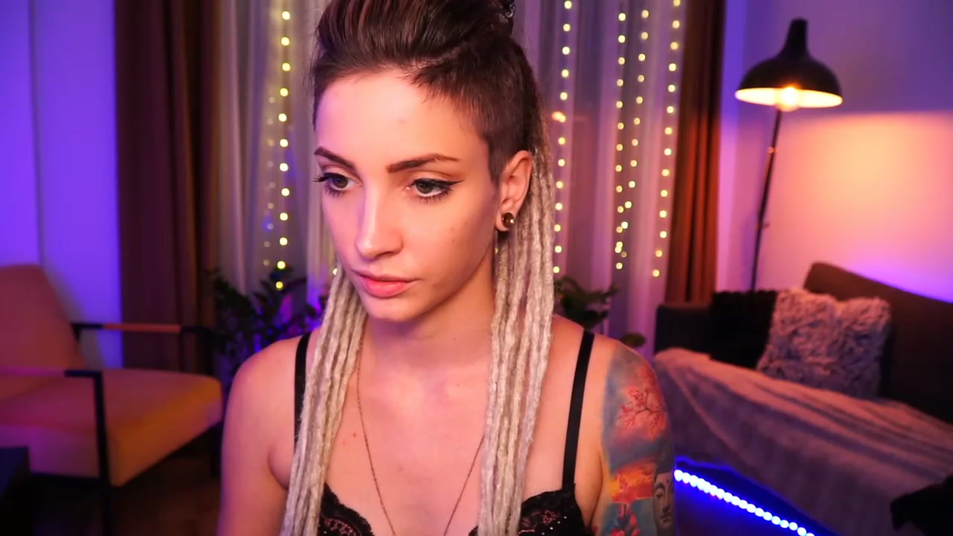 Gallery image thumbnail from Kend_dall's myfreecams stream on, 07/25/2023, 17:32 image 9 of 20
