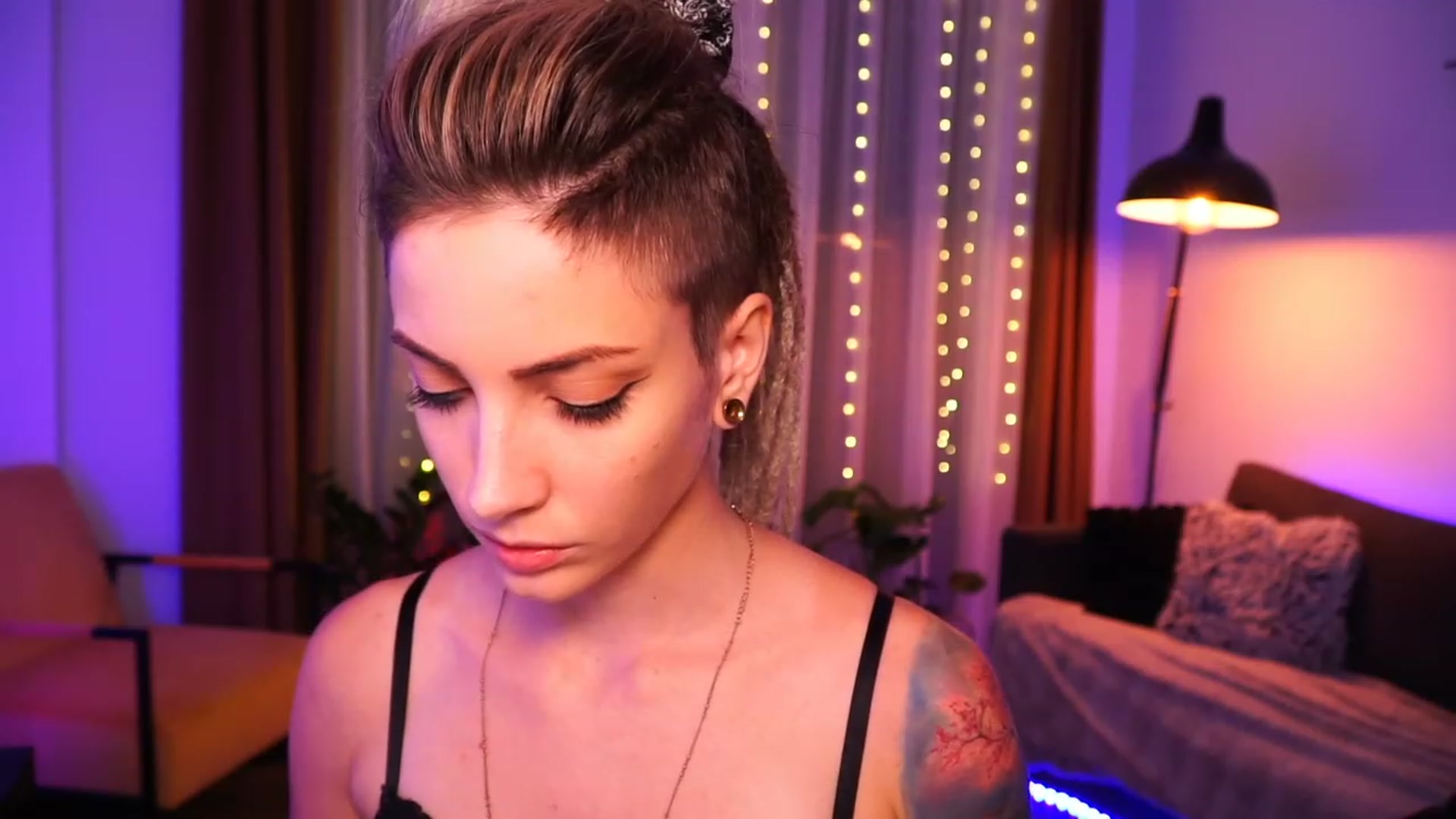 Gallery image thumbnail from Kend_dall's myfreecams stream on, 07/25/2023, 17:32 image 8 of 20