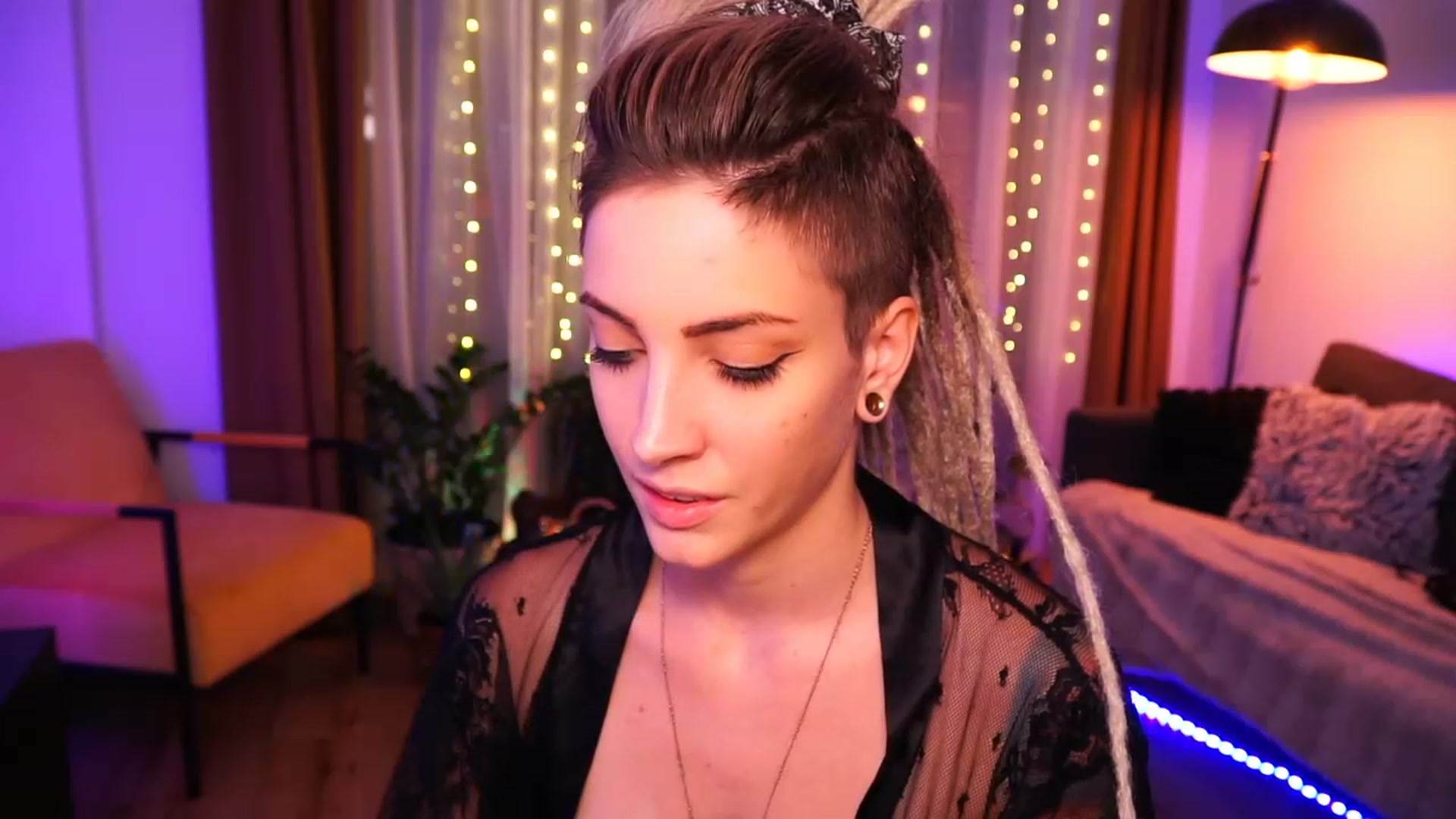 Gallery image thumbnail from Kend_dall's myfreecams stream on, 07/25/2023, 17:32 image 14 of 20