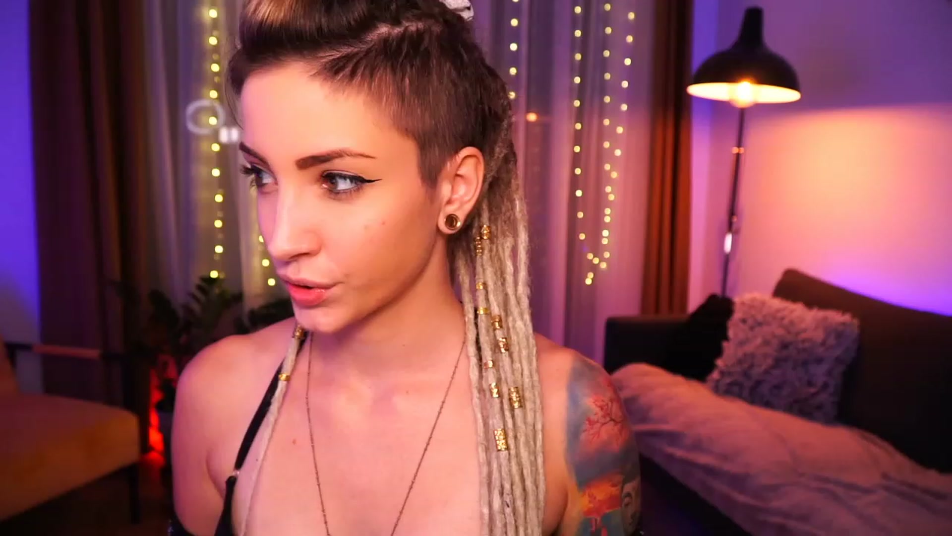 Gallery image thumbnail from Kend_dall's myfreecams stream on, 07/31/2023, 17:48 image 6 of 20