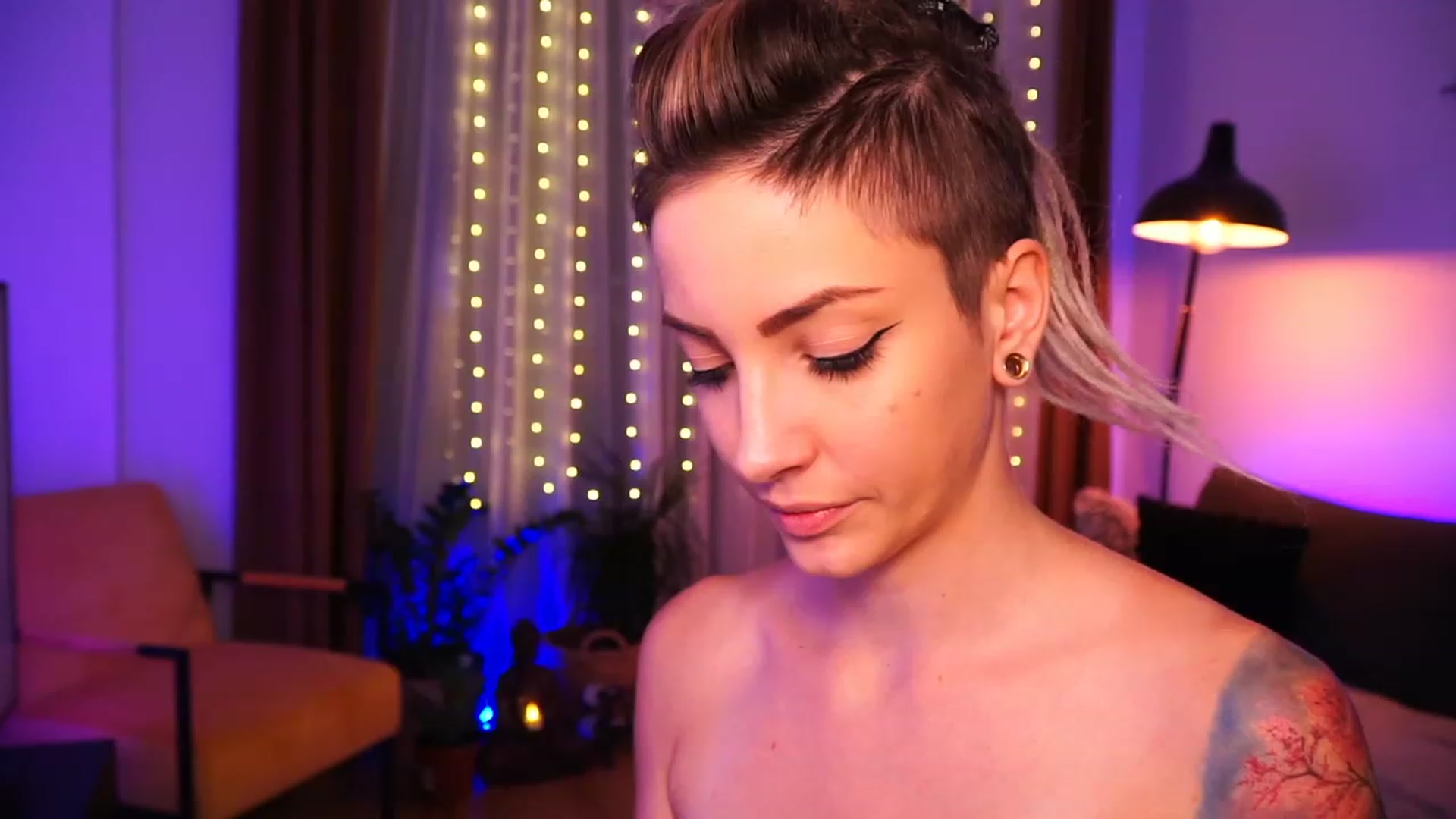 Gallery image thumbnail from Kend_dall's myfreecams stream on, 08/01/2023, 12:56 image 2 of 20