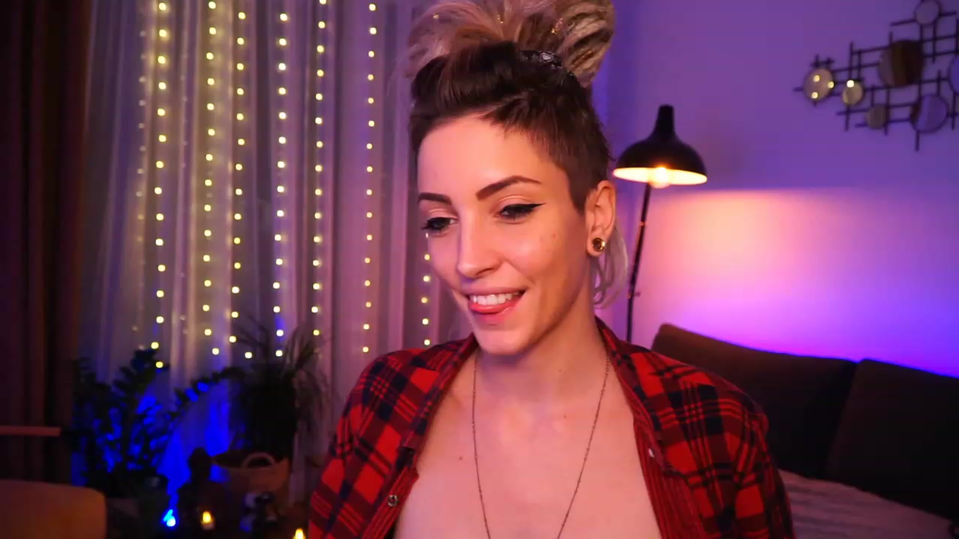 Gallery image thumbnail from Kend_dall's myfreecams stream on, 08/01/2023, 13:12 image 15 of 20