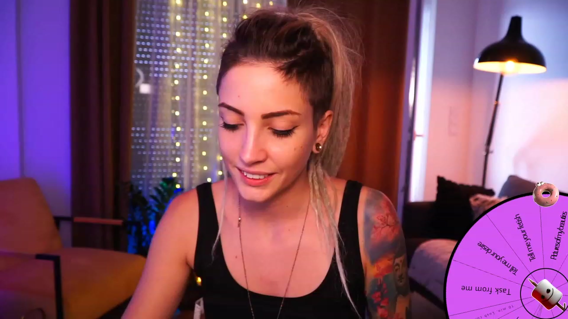Gallery image thumbnail from Kend_dall's myfreecams stream on, 08/03/2023, 18:46 image 4 of 20