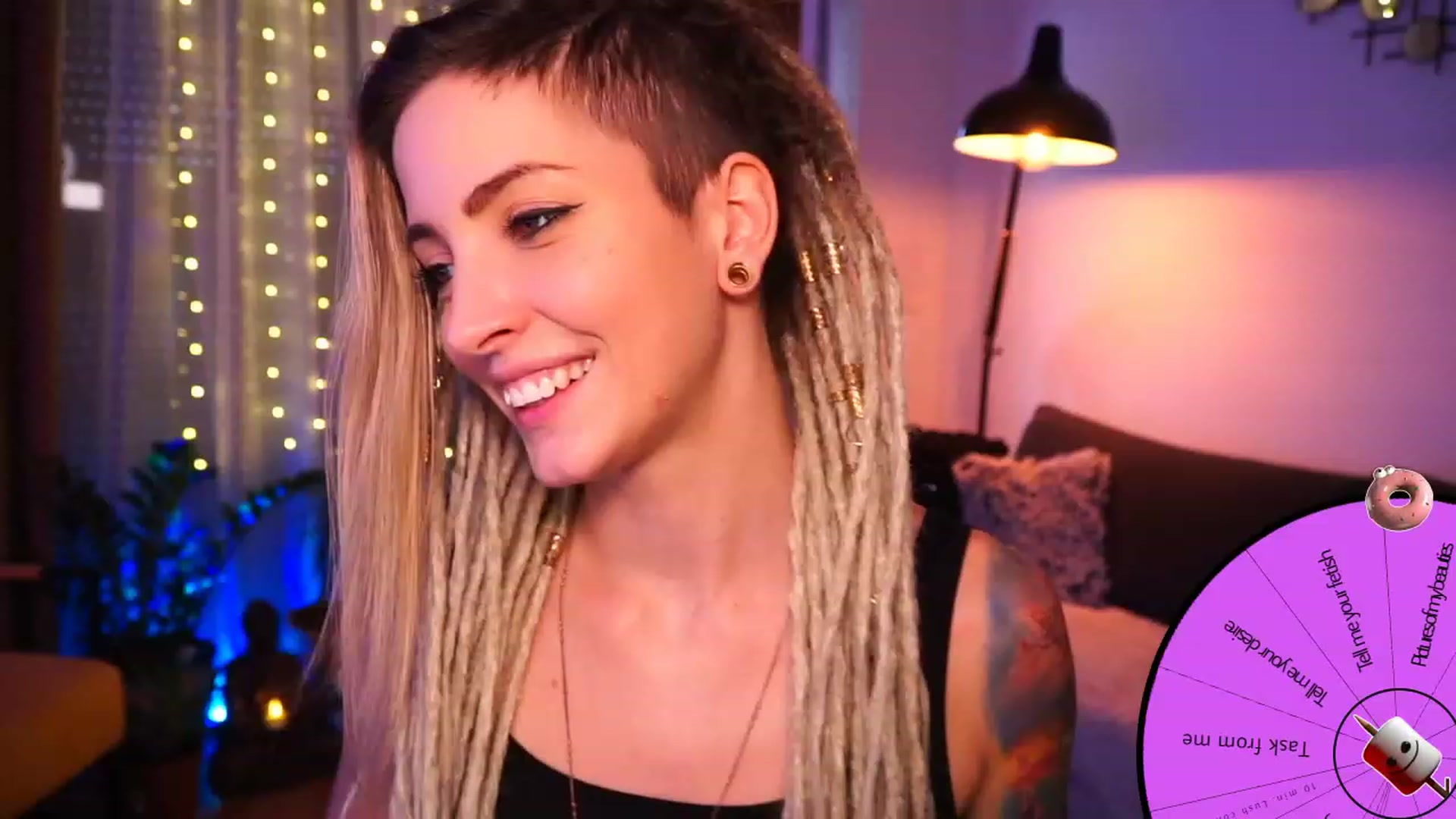 Gallery image thumbnail from Kend_dall's myfreecams stream on, 08/03/2023, 18:46 image 9 of 20