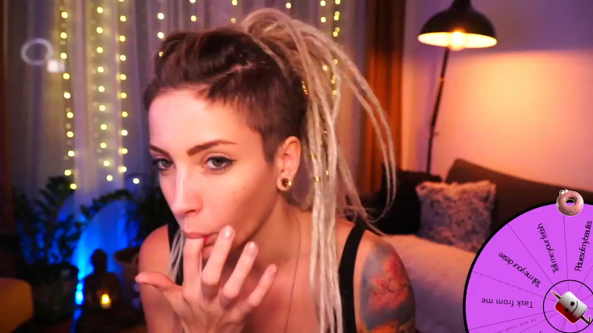 Gallery image thumbnail from Kend_dall's myfreecams stream on, 08/03/2023, 20:10 image 12 of 20