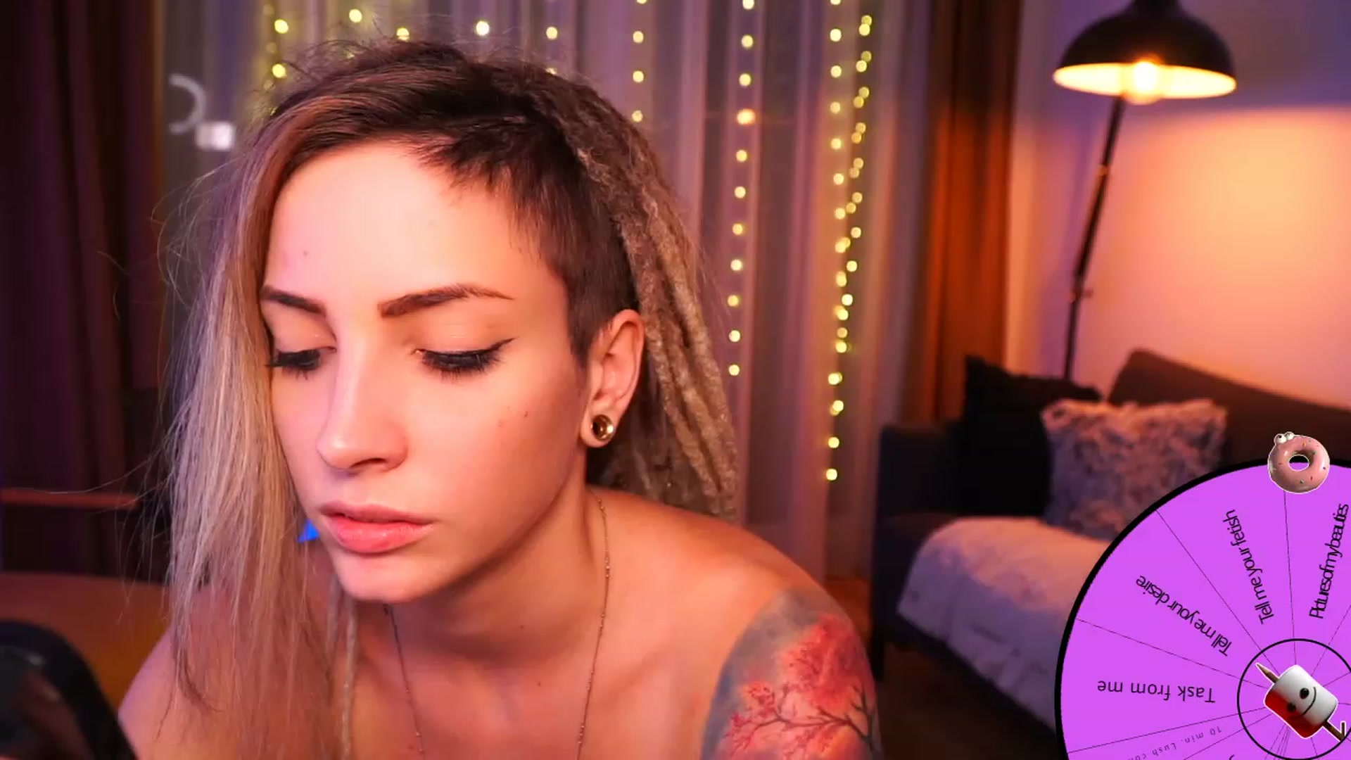 Gallery image thumbnail from Kend_dall's myfreecams stream on, 08/03/2023, 20:10 image 20 of 20