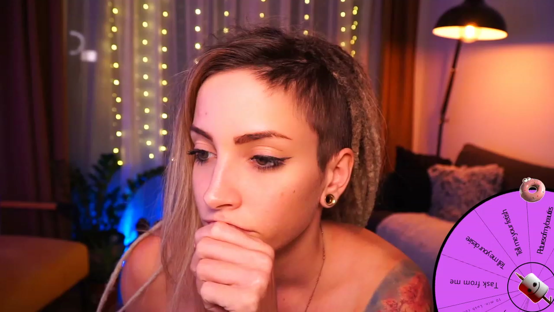 Gallery image thumbnail from Kend_dall's myfreecams stream on, 08/03/2023, 20:10 image 19 of 20