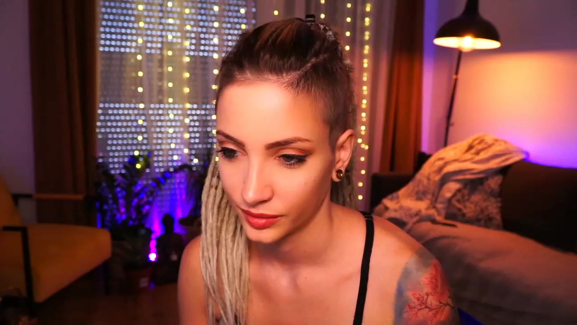 Gallery image thumbnail from Kend_dall's myfreecams stream on, 08/08/2023, 04:53 image 16 of 20