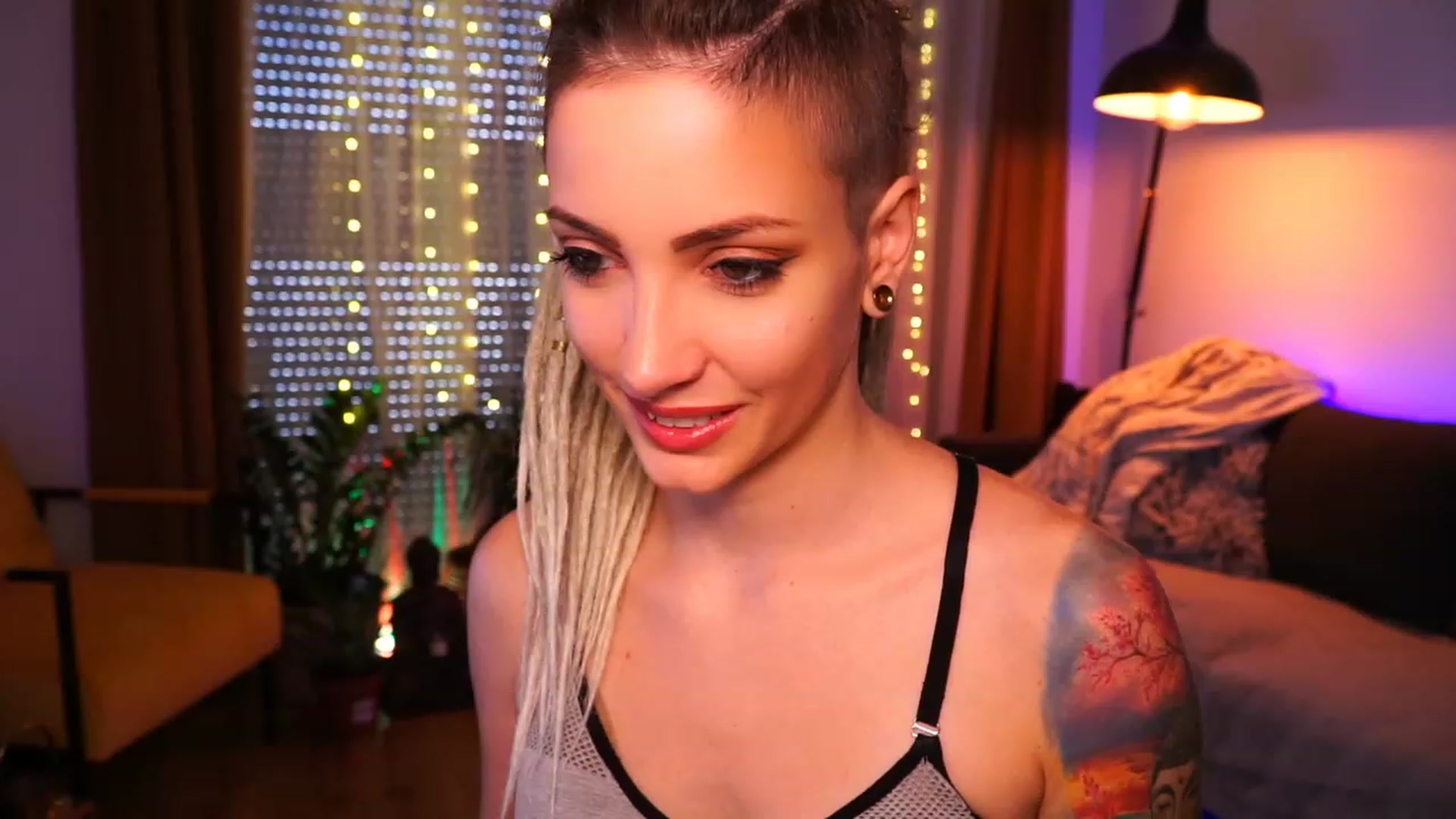 Gallery image thumbnail from Kend_dall's myfreecams stream on, 08/08/2023, 04:53 image 18 of 20