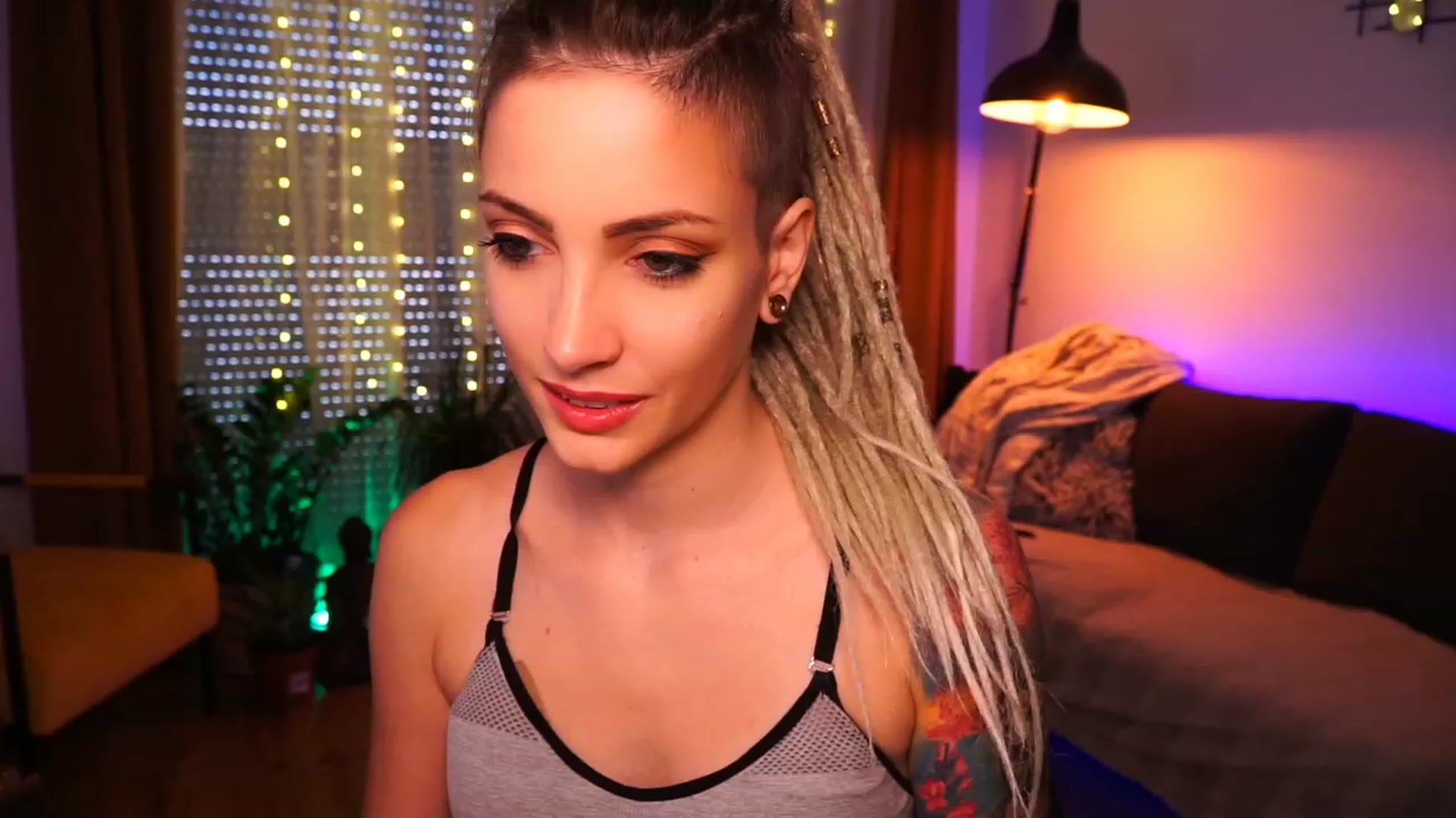 Gallery image thumbnail from Kend_dall's myfreecams stream on, 08/08/2023, 04:53 image 1 of 20