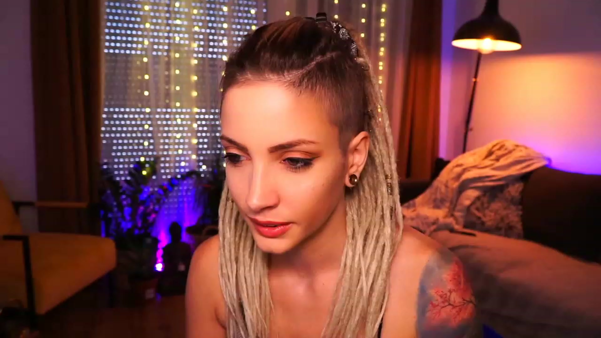 Gallery image thumbnail from Kend_dall's myfreecams stream on, 08/08/2023, 04:53 image 15 of 20