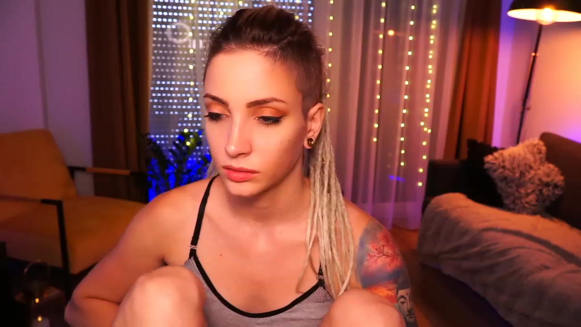 Gallery image thumbnail from Kend_dall's myfreecams stream on, 08/08/2023, 07:14 image 16 of 20