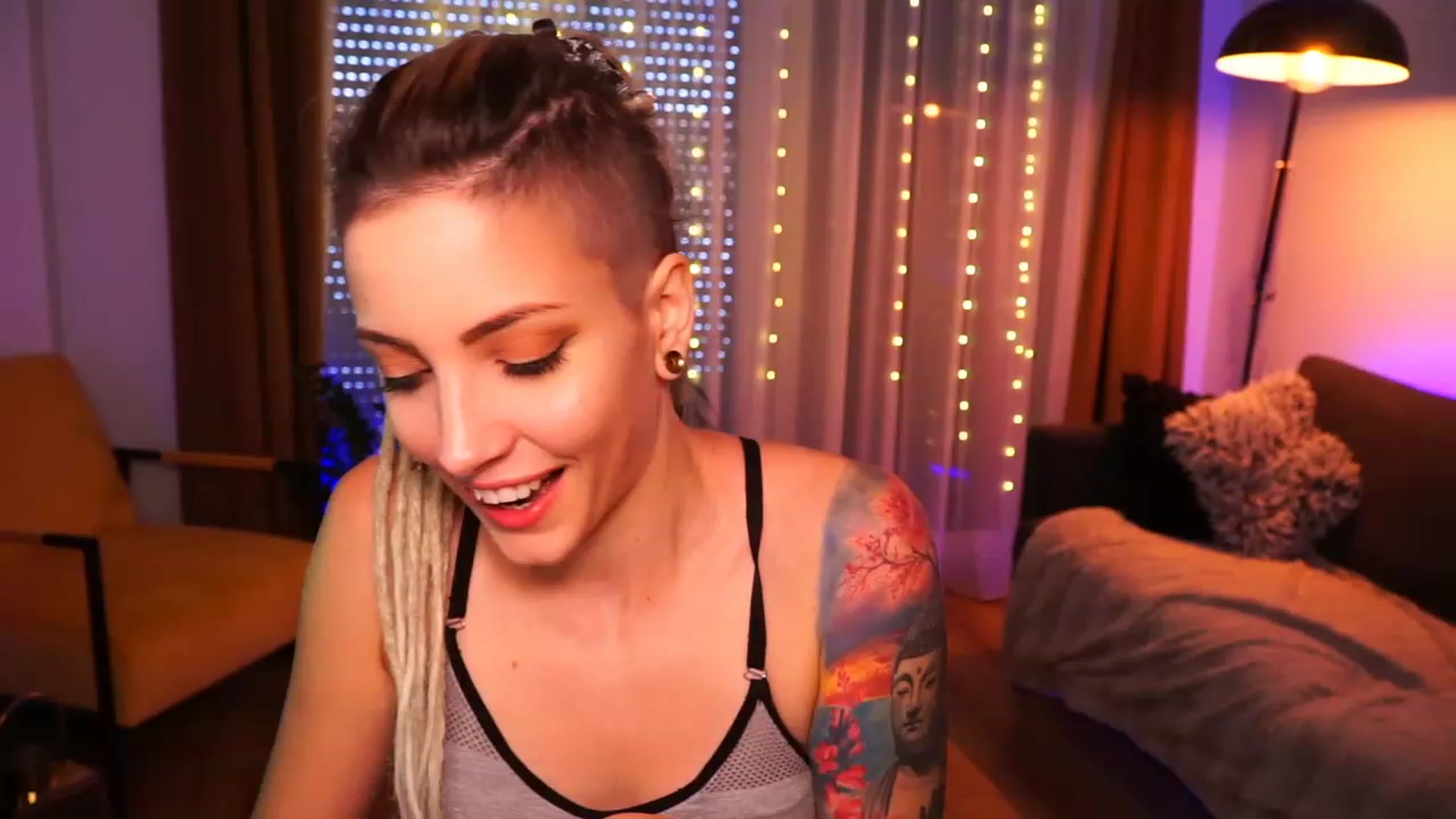 Gallery image thumbnail from Kend_dall's myfreecams stream on, 08/08/2023, 07:14 image 13 of 20
