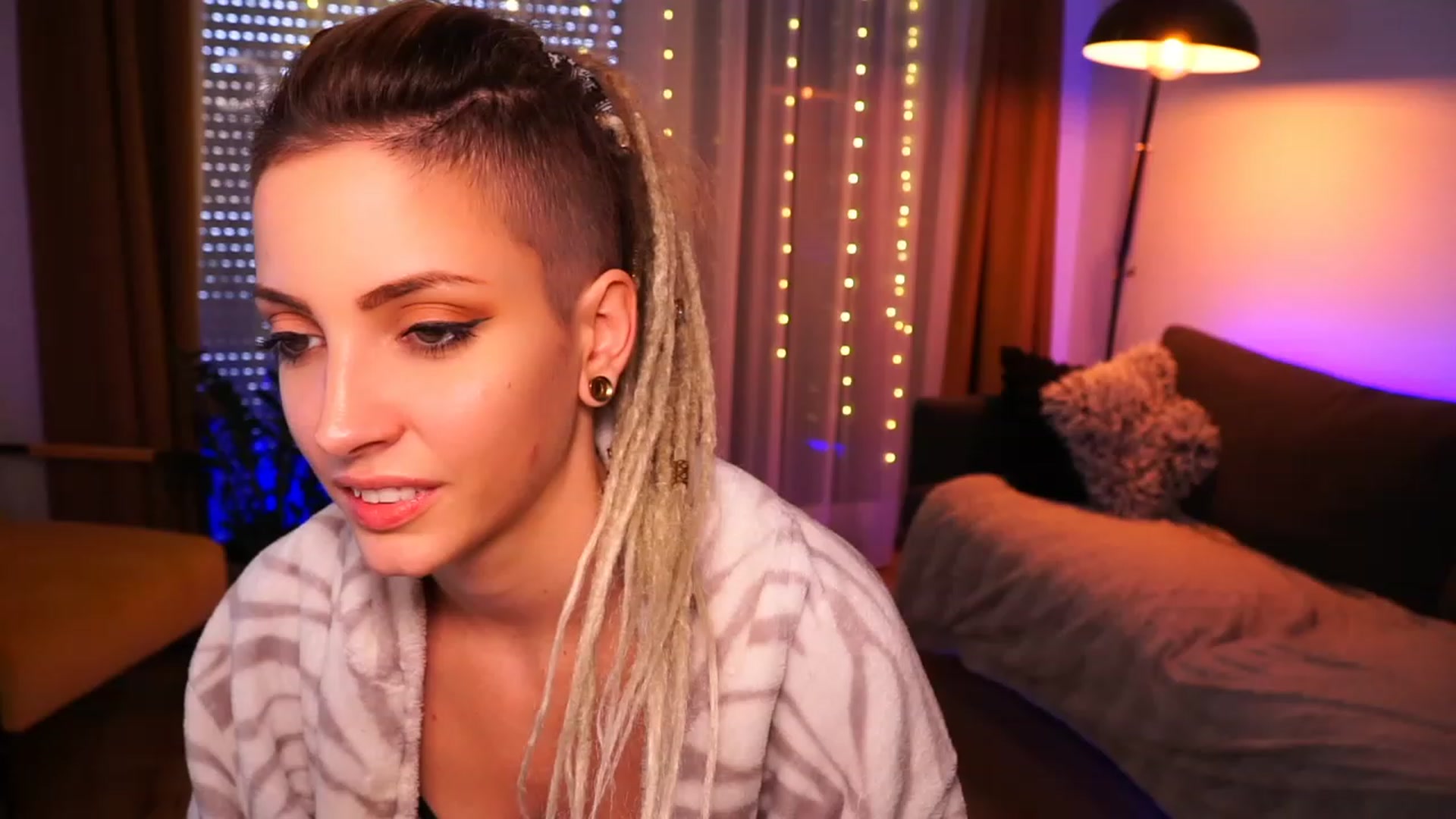Gallery image thumbnail from Kend_dall's myfreecams stream on, 08/08/2023, 08:19 image 17 of 20