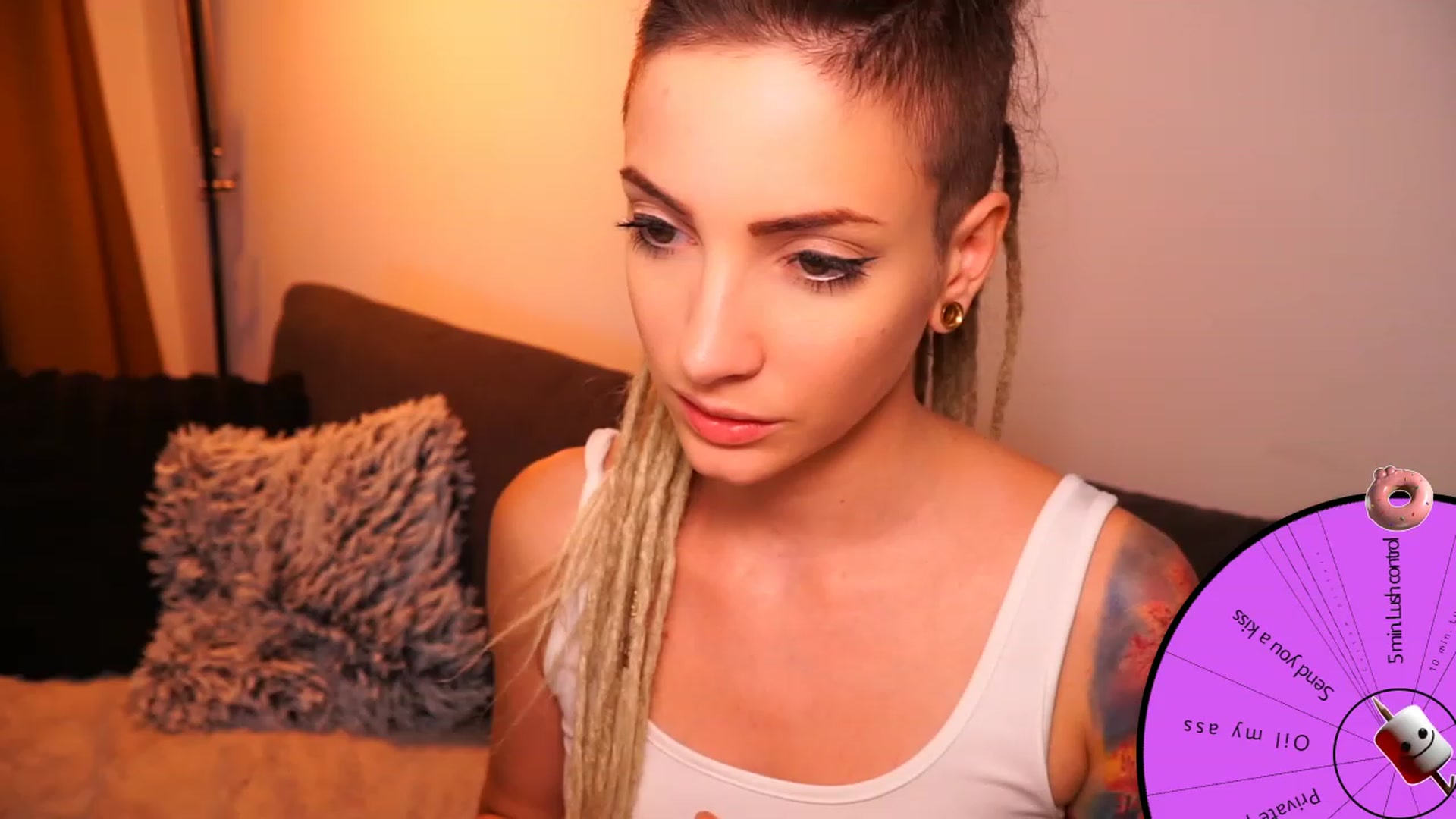 Gallery image thumbnail from Kend_dall's myfreecams stream on, 08/09/2023, 20:53 image 16 of 20