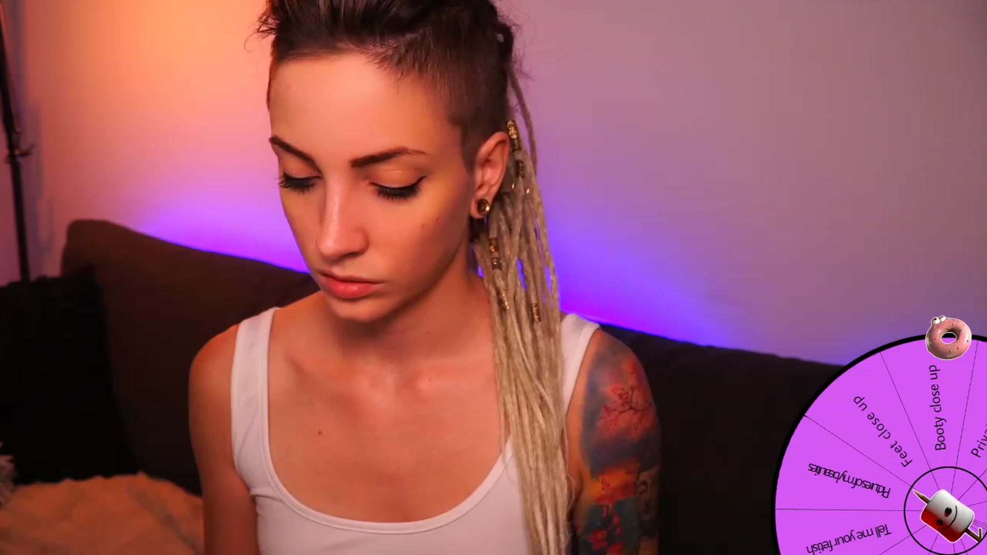 Gallery image thumbnail from Kend_dall's myfreecams stream on, 08/10/2023, 19:30 image 20 of 20