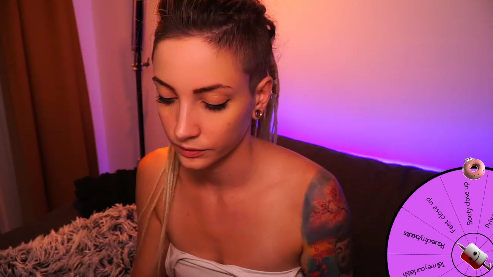 Gallery image thumbnail from Kend_dall's myfreecams stream on, 08/10/2023, 19:30 image 7 of 20