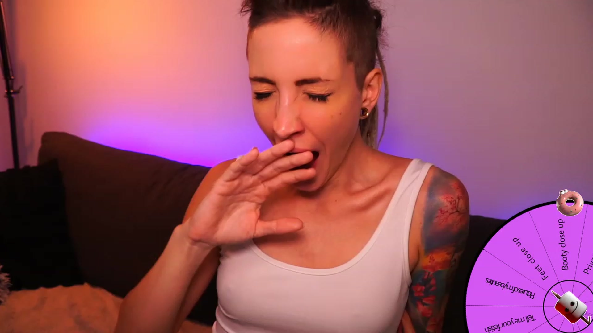 Gallery image thumbnail from Kend_dall's myfreecams stream on, 08/10/2023, 19:30 image 18 of 20