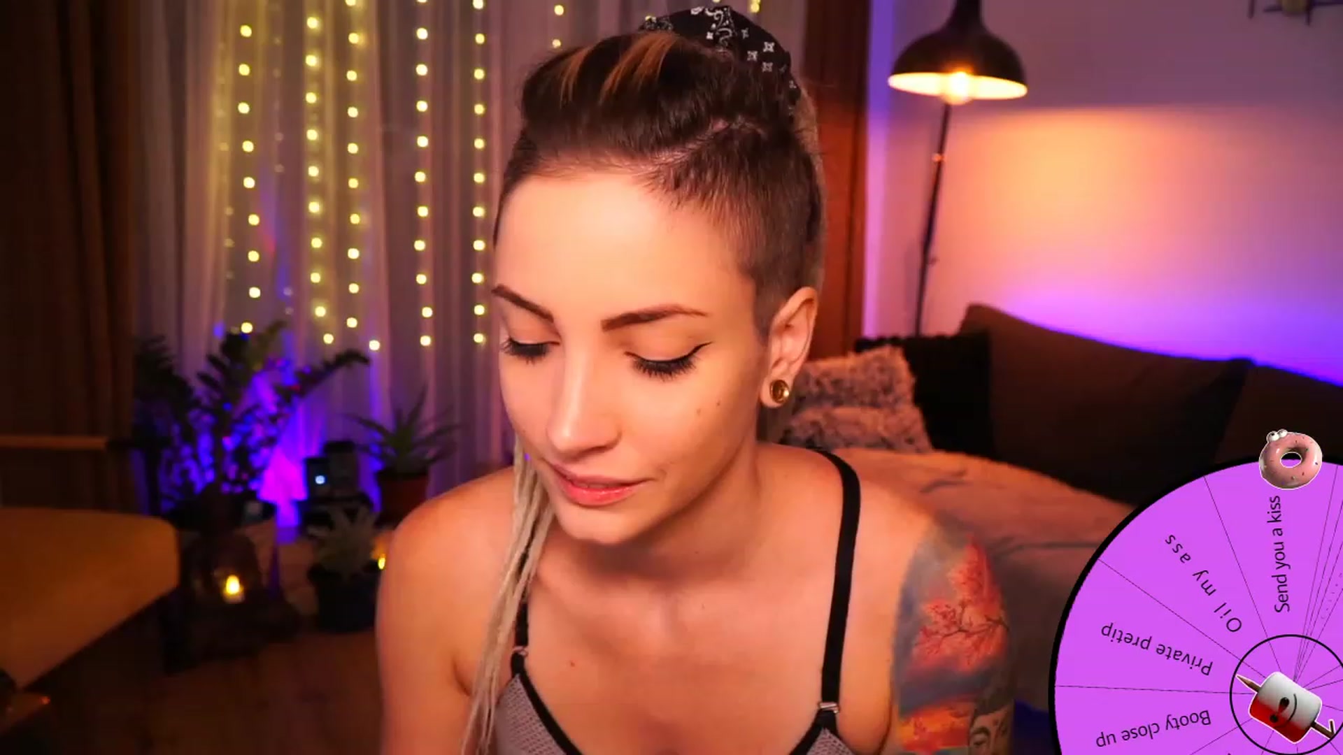 Gallery image thumbnail from Kend_dall's myfreecams stream on, 08/11/2023, 09:28 image 8 of 20