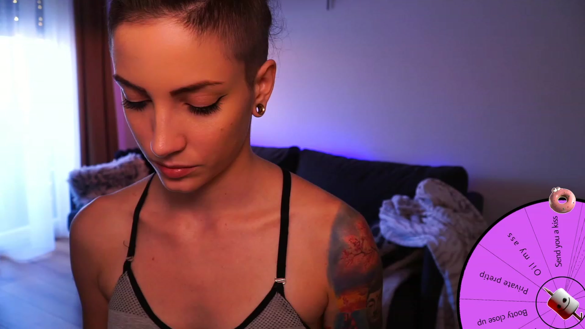 Gallery image thumbnail from Kend_dall's myfreecams stream on, 08/11/2023, 10:19 image 20 of 20