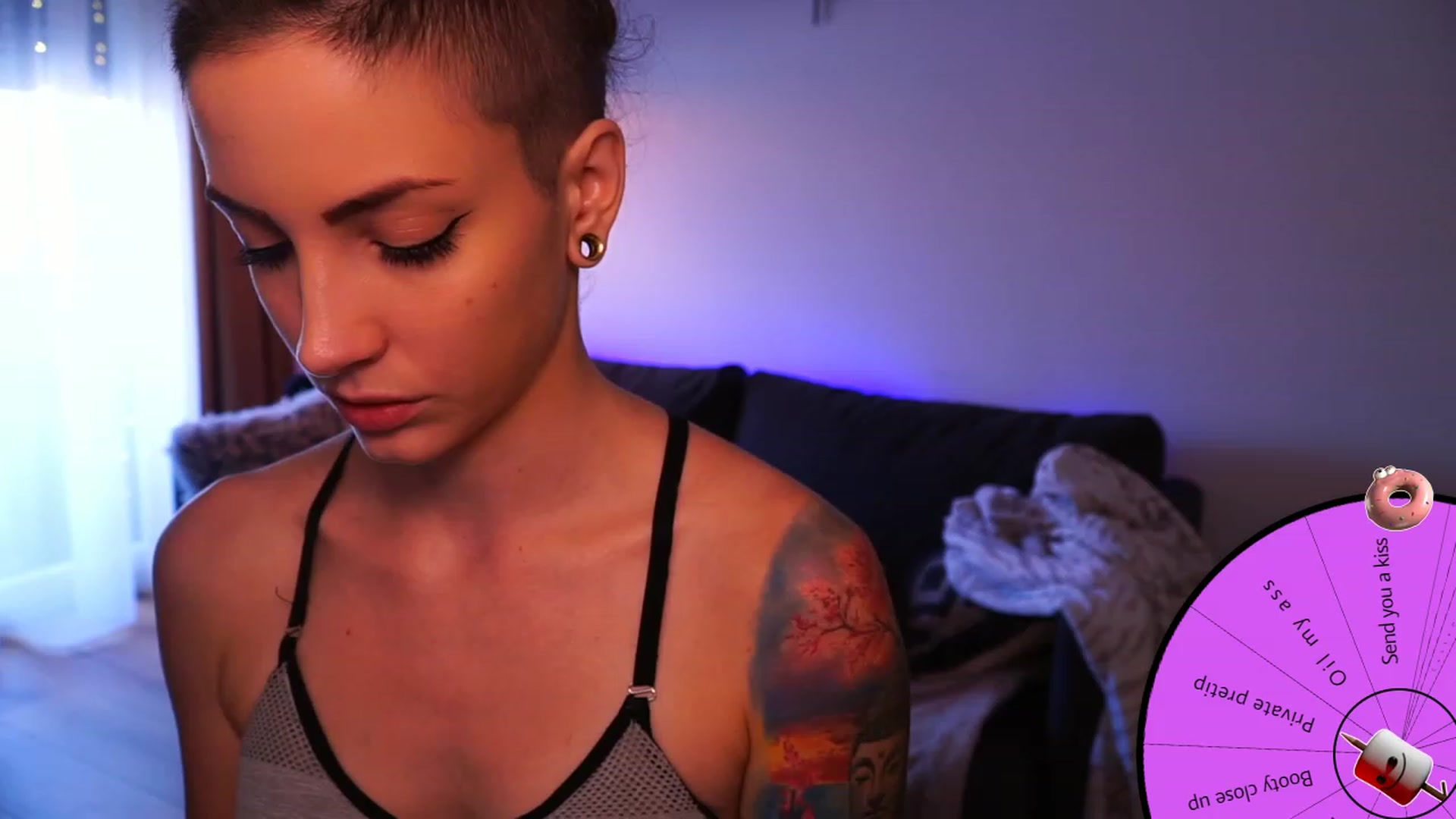 Gallery image thumbnail from Kend_dall's myfreecams stream on, 08/11/2023, 10:19 image 19 of 20