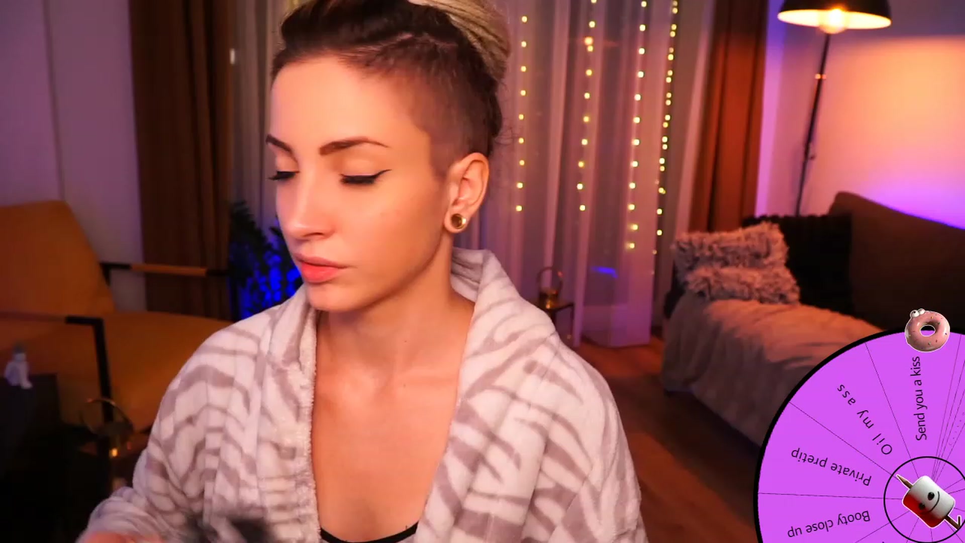 Gallery image thumbnail from Kend_dall's myfreecams stream on, 08/11/2023, 10:19 image 1 of 20