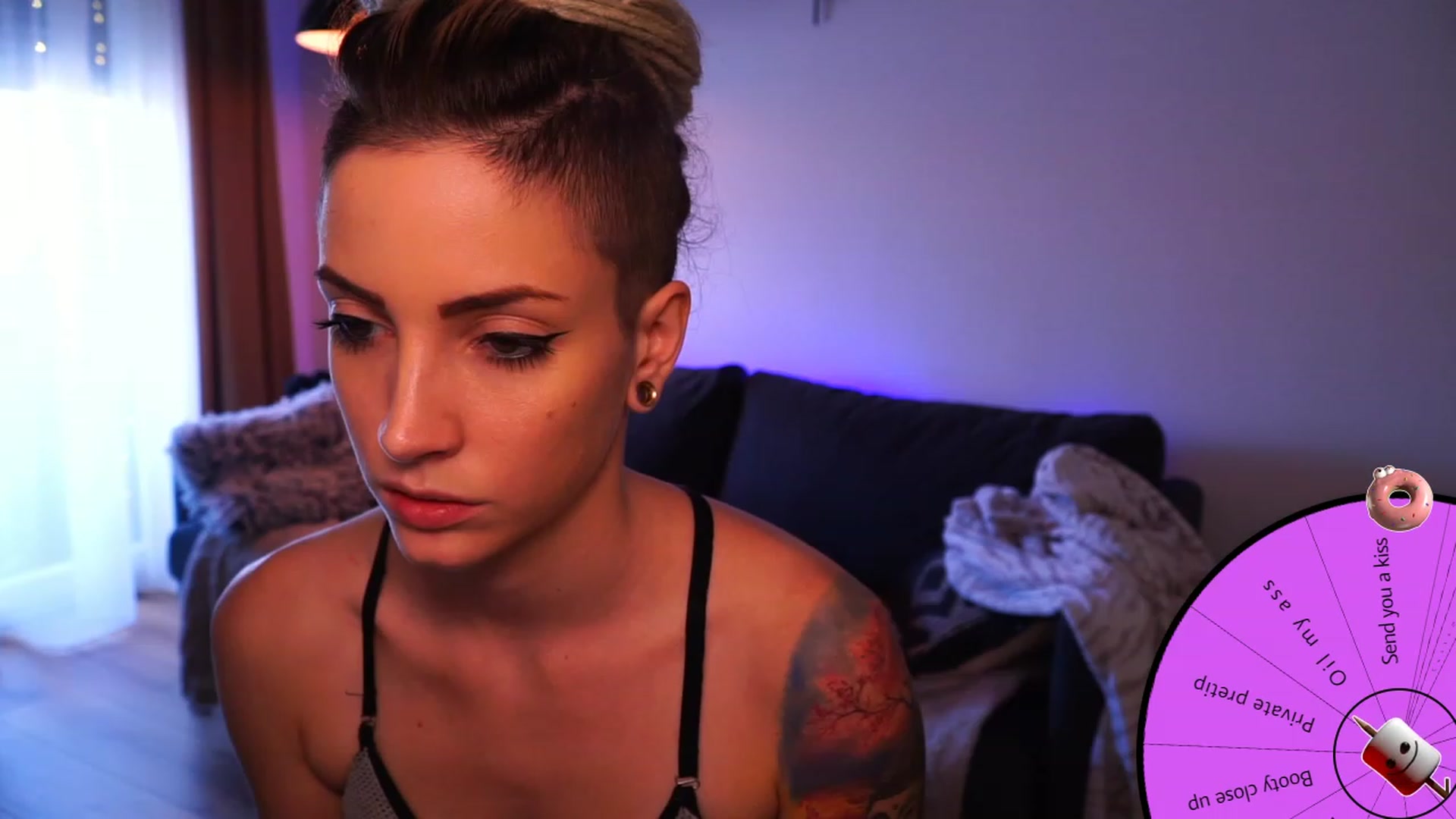Gallery image thumbnail from Kend_dall's myfreecams stream on, 08/11/2023, 10:19 image 16 of 20
