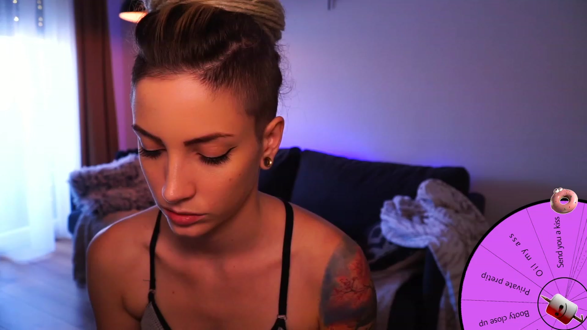 Gallery image thumbnail from Kend_dall's myfreecams stream on, 08/11/2023, 10:19 image 17 of 20