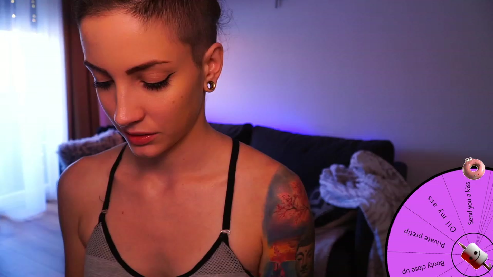 Gallery image thumbnail from Kend_dall's myfreecams stream on, 08/11/2023, 10:19 image 18 of 20