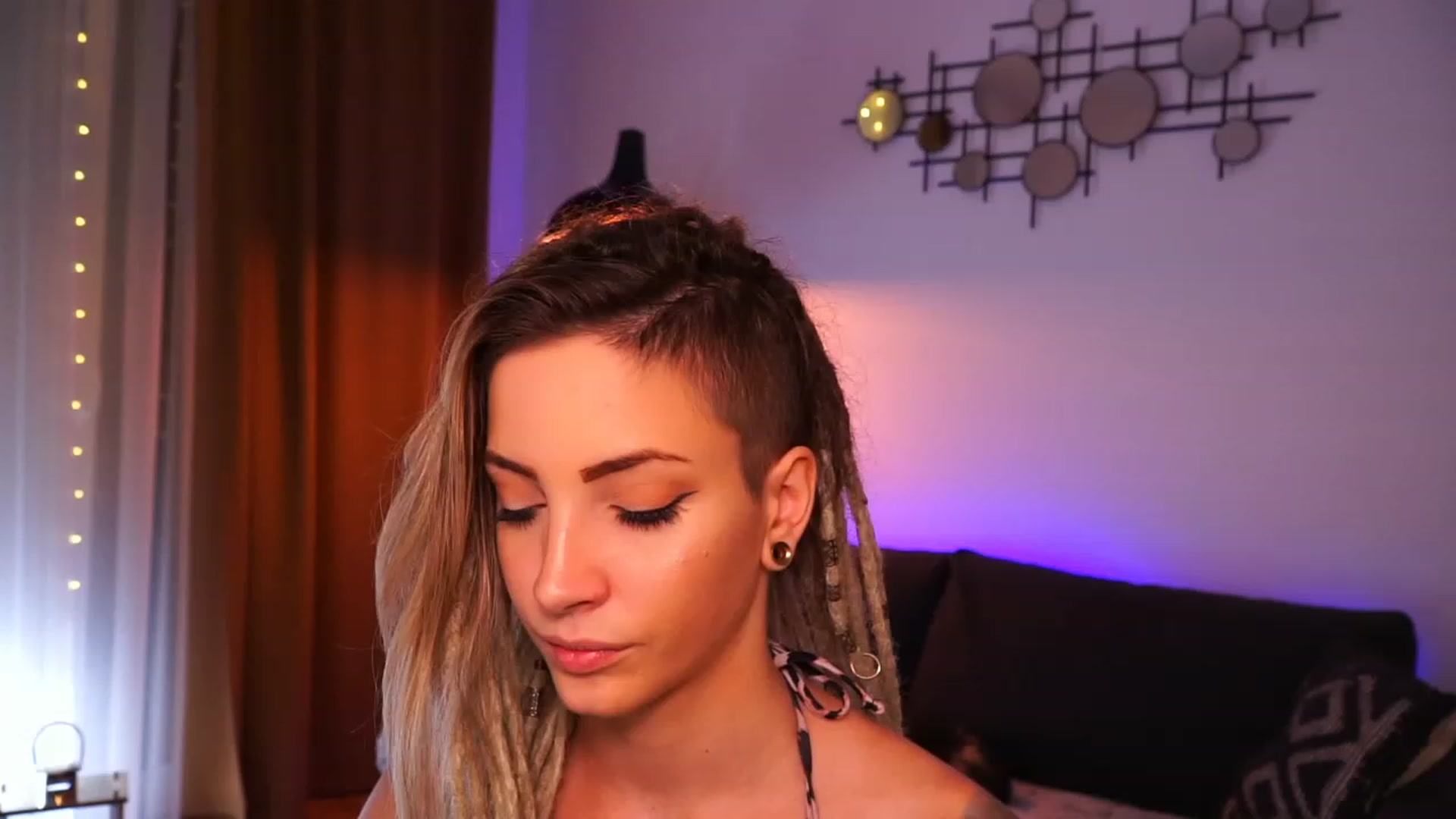 Gallery image thumbnail from Kend_dall's myfreecams stream on, 08/17/2023, 13:22 image 6 of 20