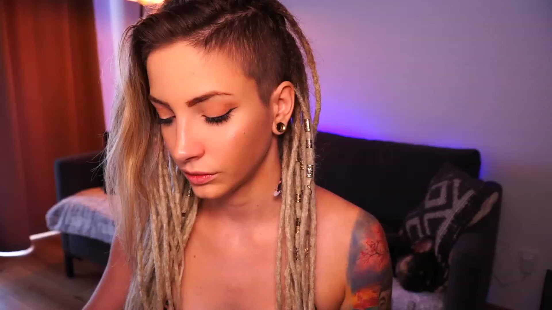 Gallery image thumbnail from Kend_dall's myfreecams stream on, 08/17/2023, 13:22 image 1 of 20
