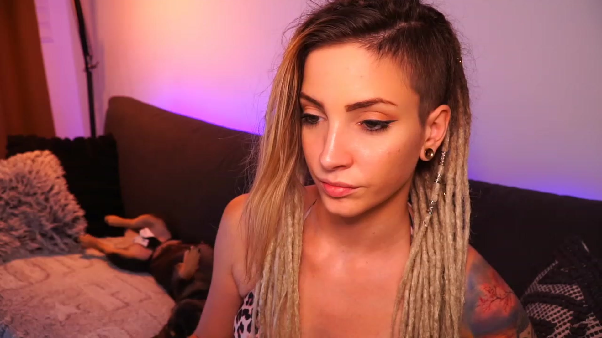 Gallery image thumbnail from Kend_dall's myfreecams stream on, 08/17/2023, 13:22 image 16 of 20