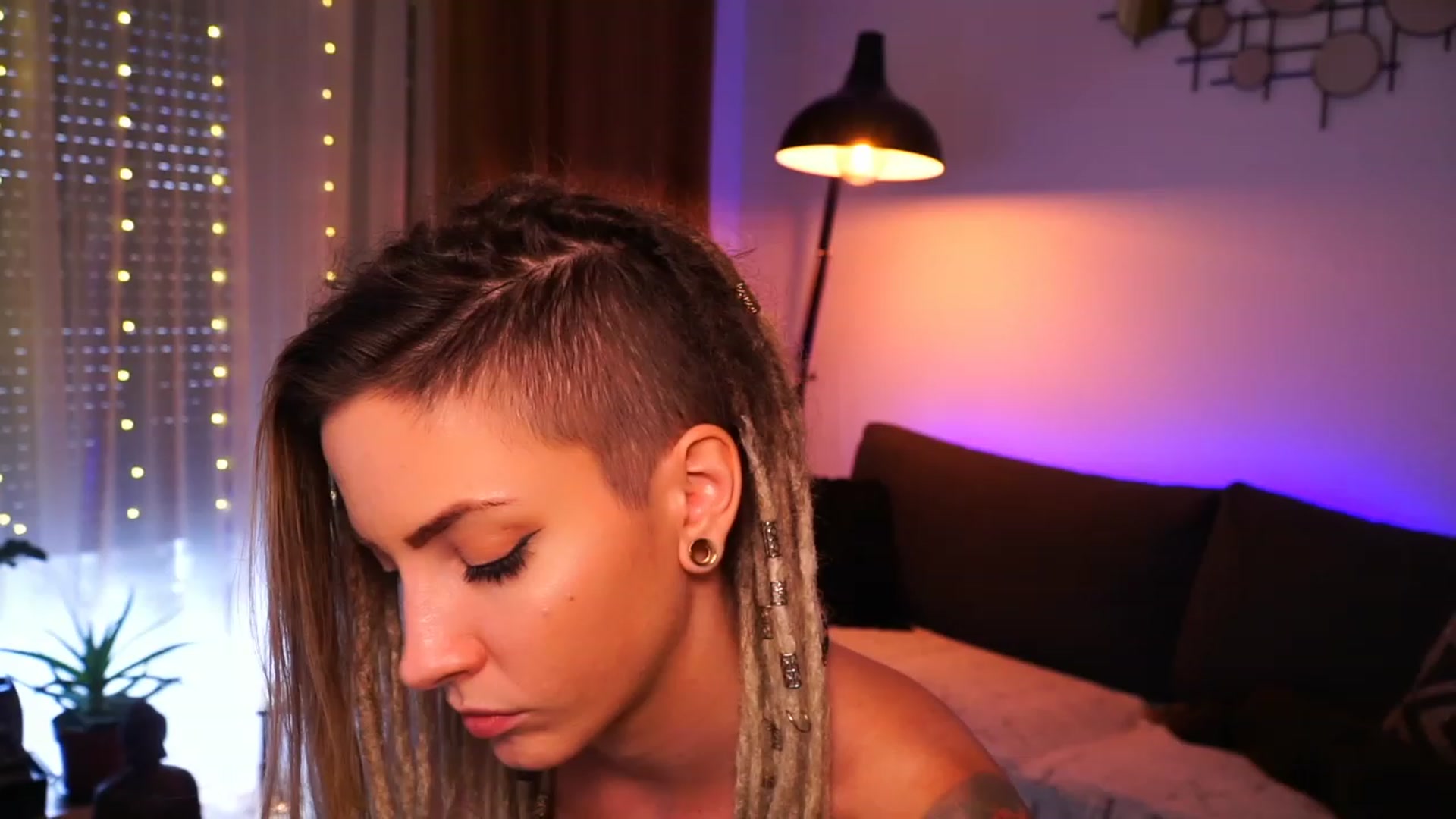 Gallery image thumbnail from Kend_dall's myfreecams stream on, 08/17/2023, 15:11 image 15 of 20