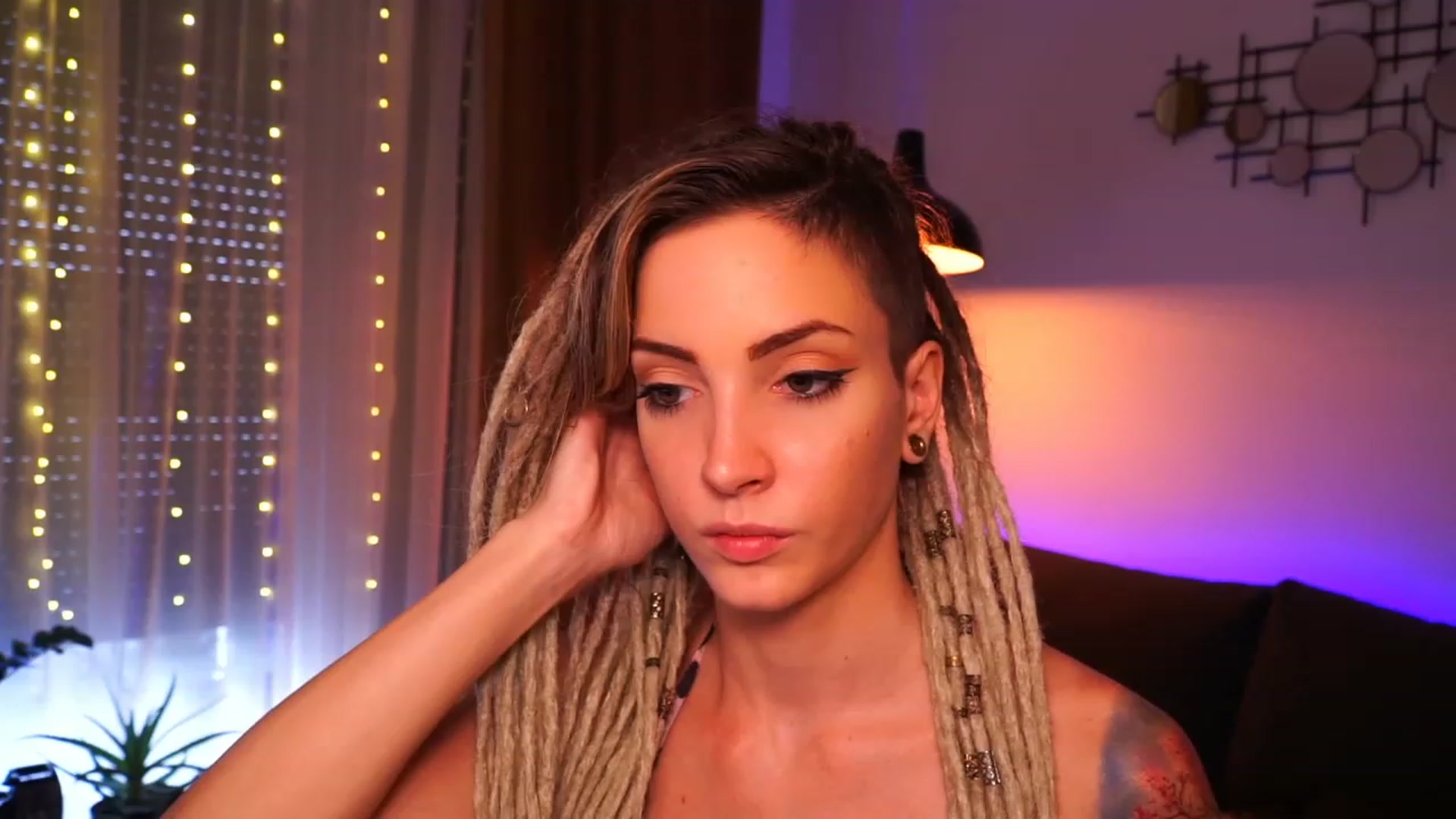 Gallery image thumbnail from Kend_dall's myfreecams stream on, 08/17/2023, 15:11 image 19 of 20