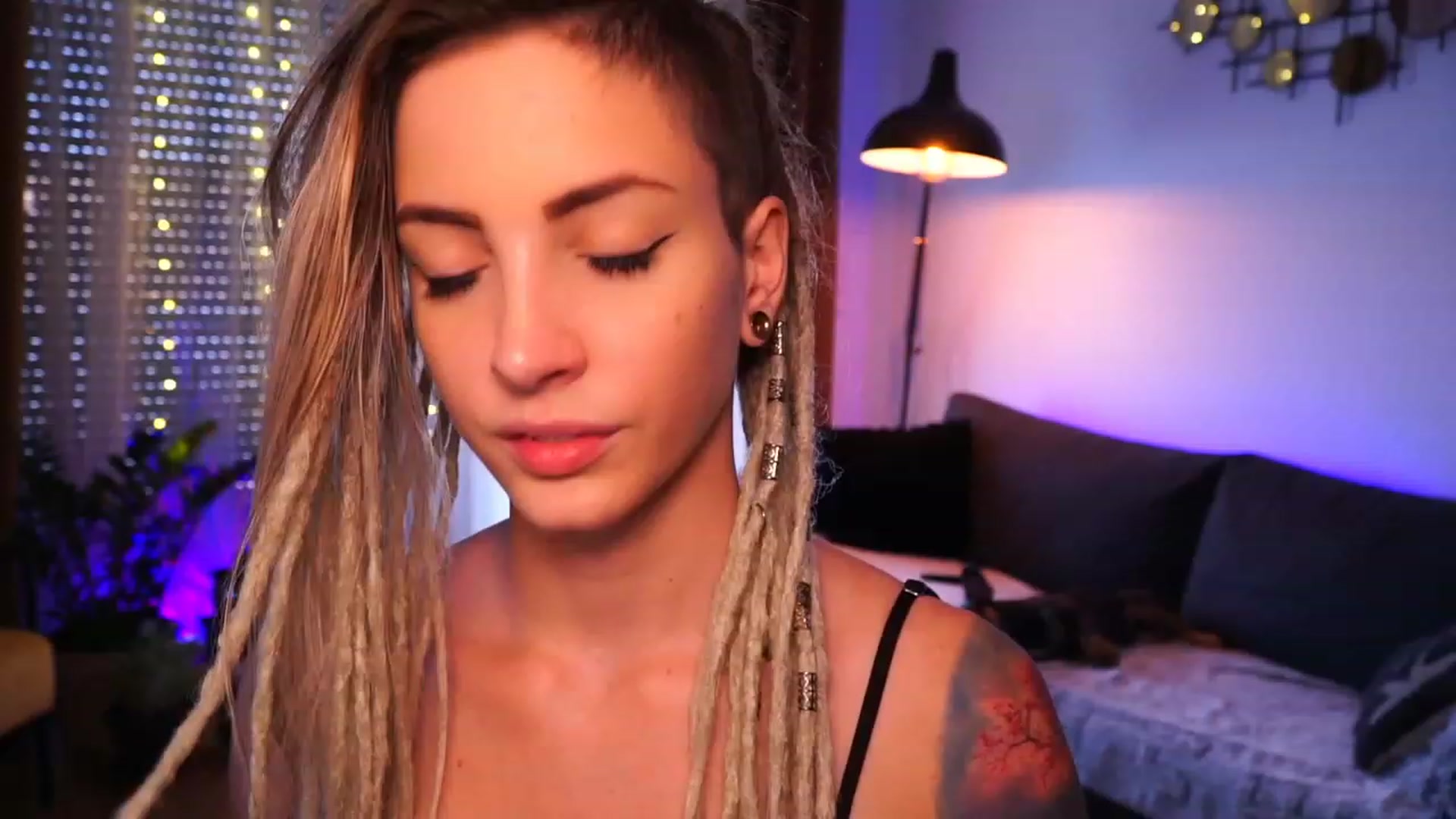 Gallery image thumbnail from Kend_dall's myfreecams stream on, 08/18/2023, 11:36 image 15 of 20