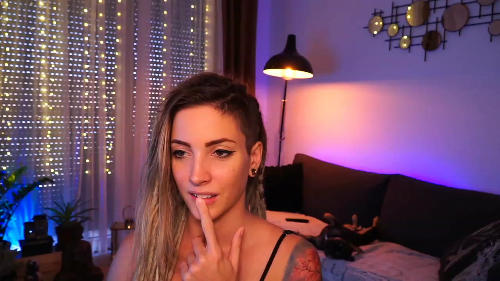 Gallery image thumbnail from Kend_dall's myfreecams stream on, 08/18/2023, 12:15 image 4 of 20