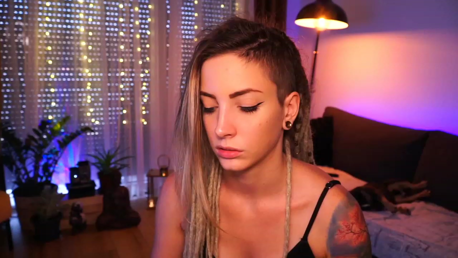 Gallery image thumbnail from Kend_dall's myfreecams stream on, 08/18/2023, 13:10 image 4 of 20