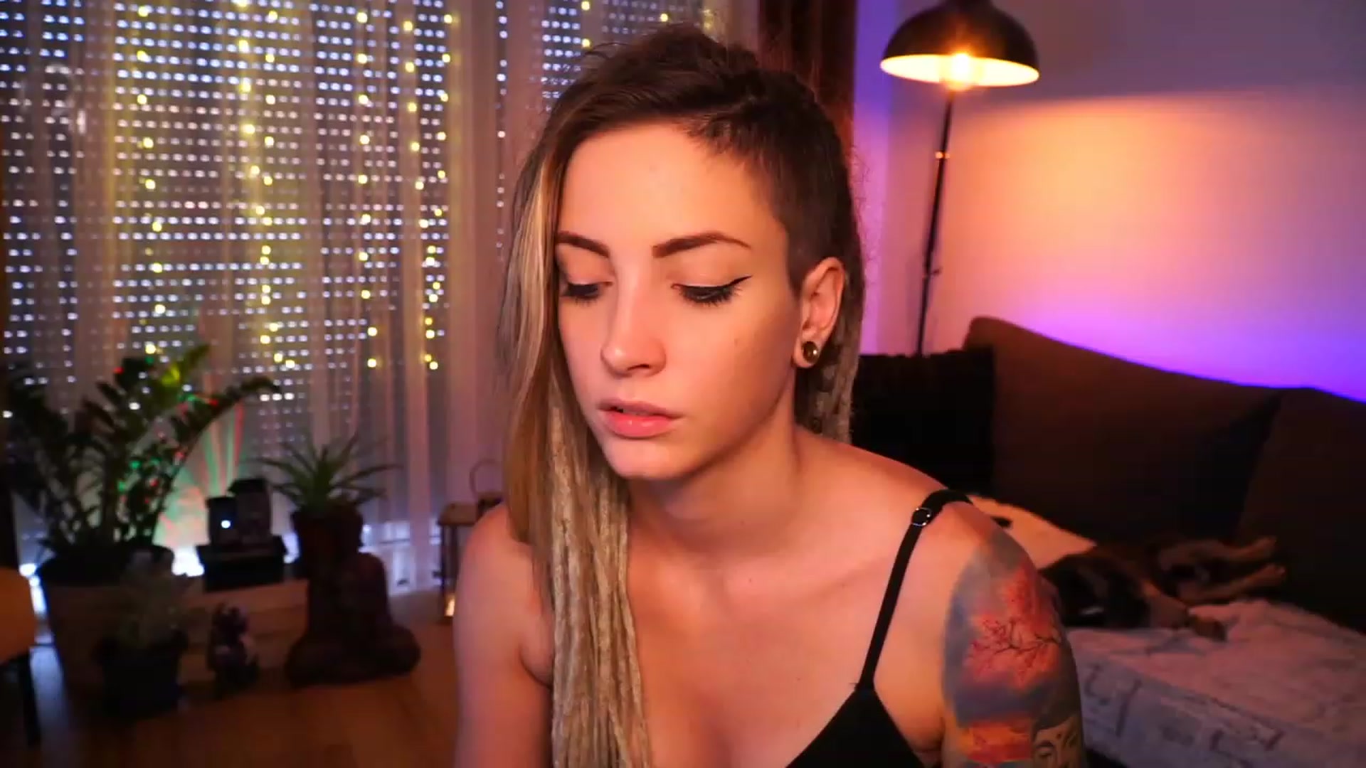 Gallery image thumbnail from Kend_dall's myfreecams stream on, 08/18/2023, 13:10 image 2 of 20