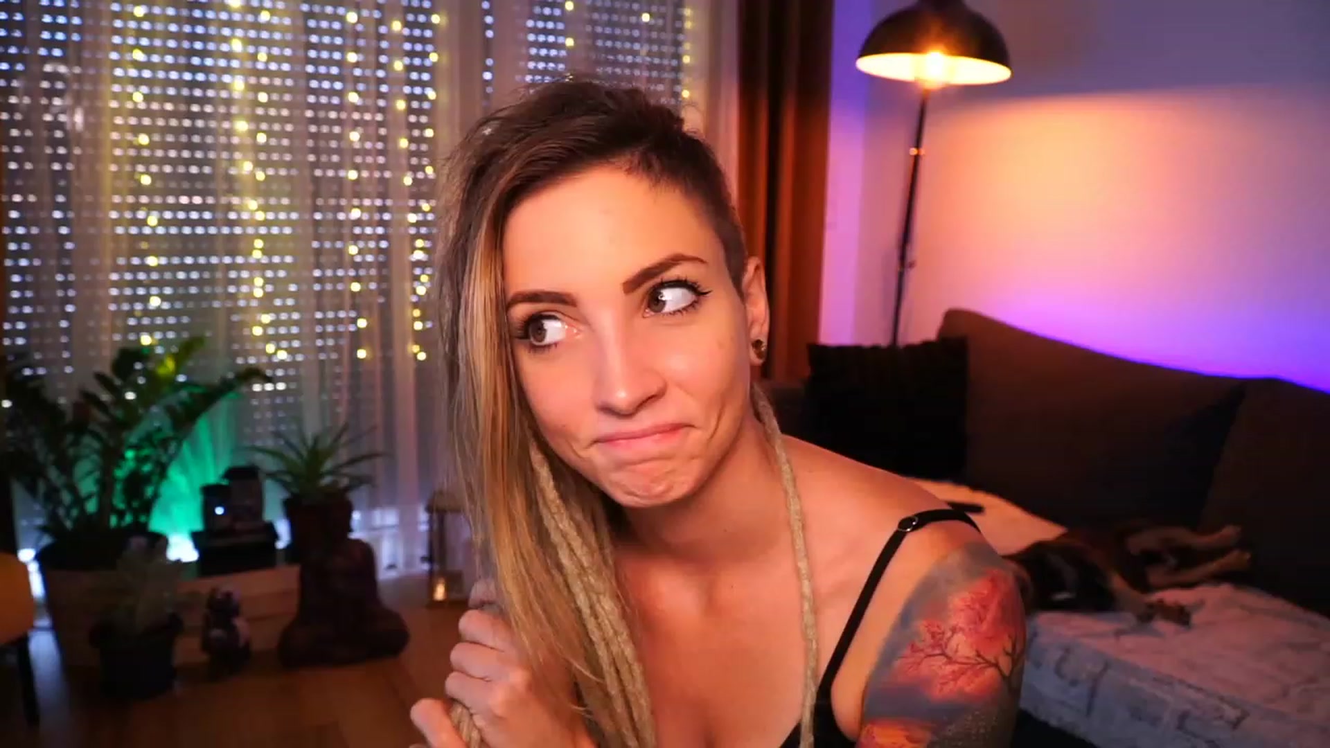 Gallery image thumbnail from Kend_dall's myfreecams stream on, 08/18/2023, 13:10 image 6 of 20