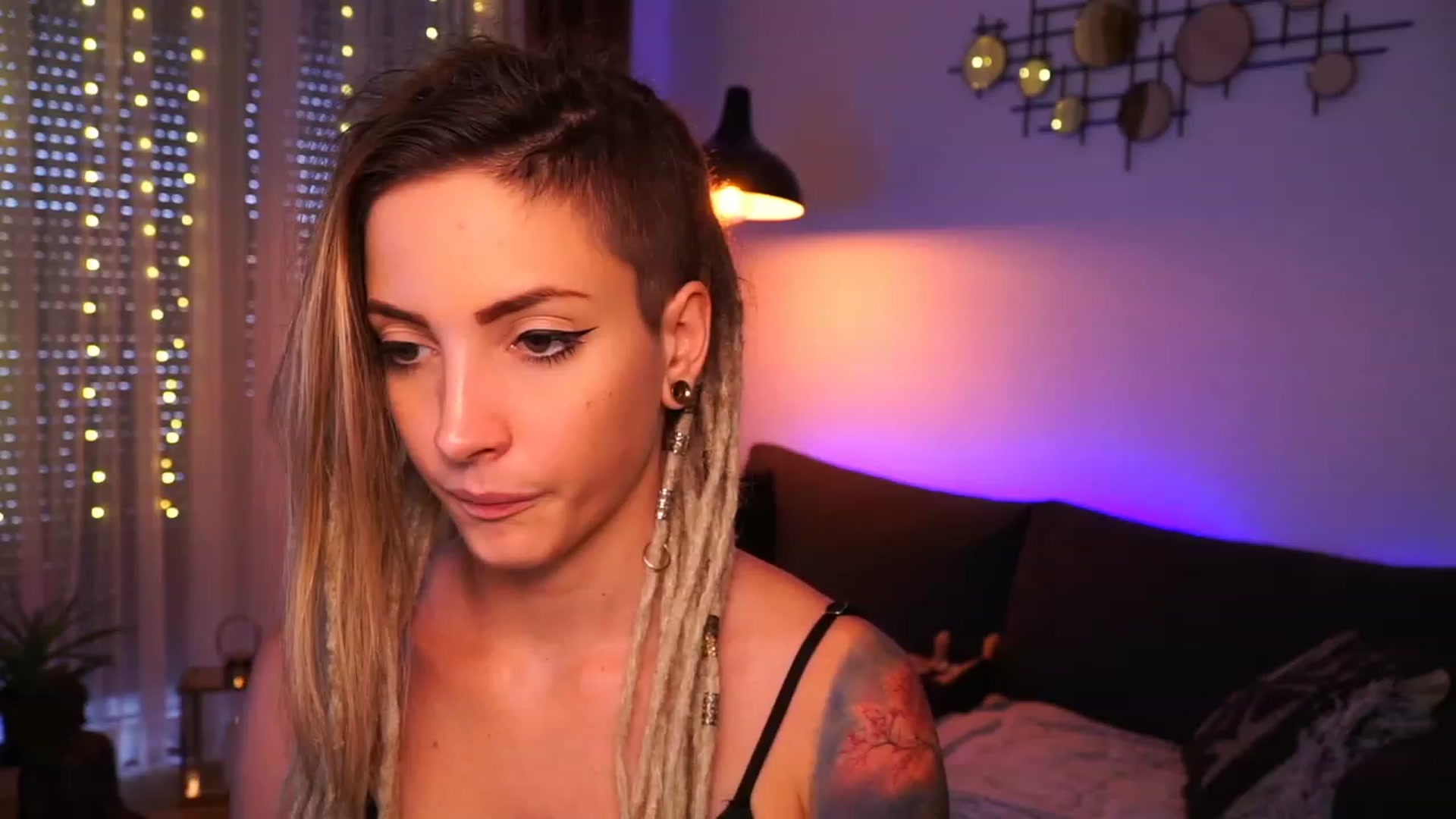Gallery image thumbnail from Kend_dall's myfreecams stream on, 08/18/2023, 13:10 image 15 of 20