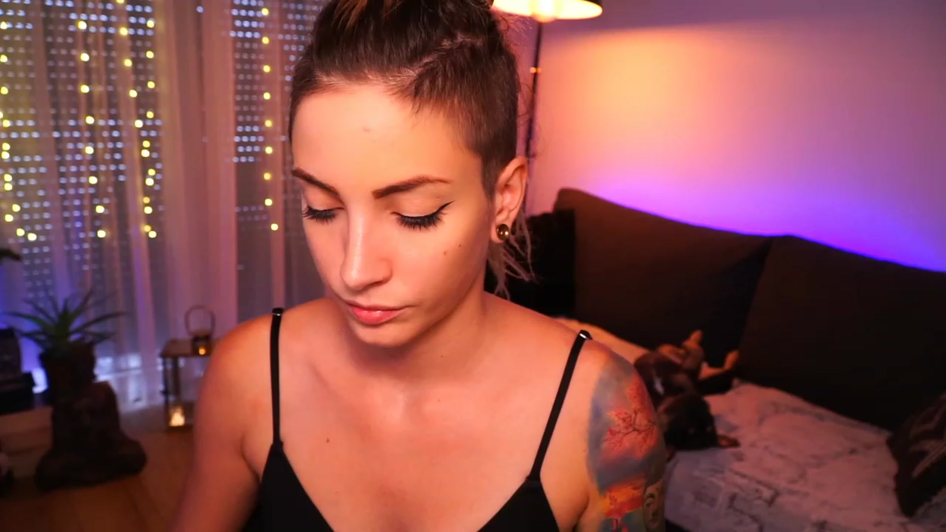 Gallery image thumbnail from Kend_dall's myfreecams stream on, 08/18/2023, 14:35 image 13 of 20