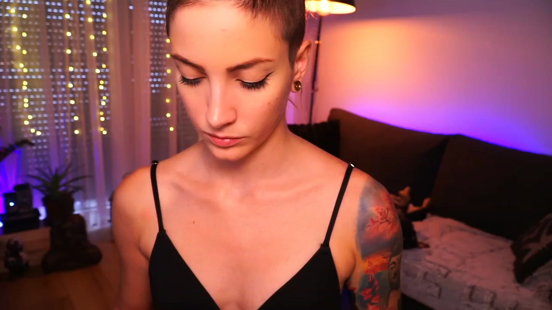 Gallery image thumbnail from Kend_dall's myfreecams stream on, 08/18/2023, 14:35 image 12 of 20
