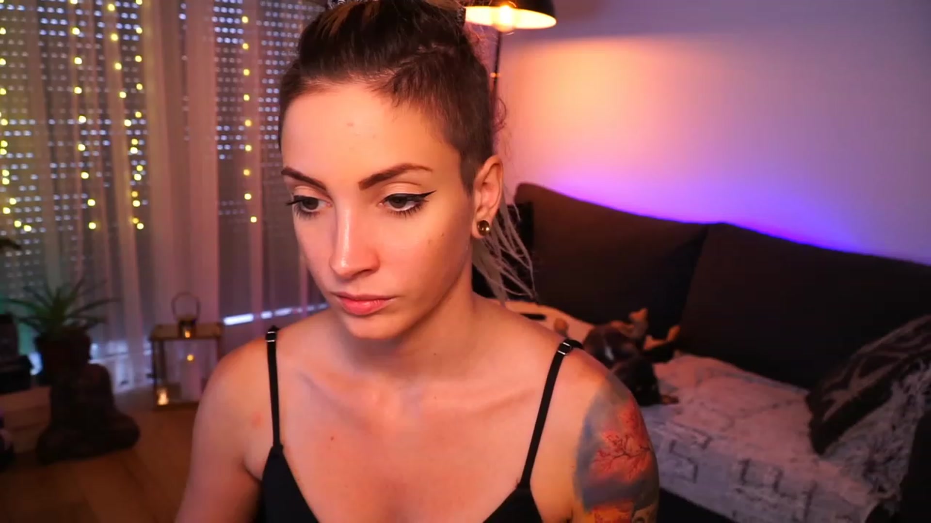 Gallery image thumbnail from Kend_dall's myfreecams stream on, 08/18/2023, 14:35 image 10 of 20