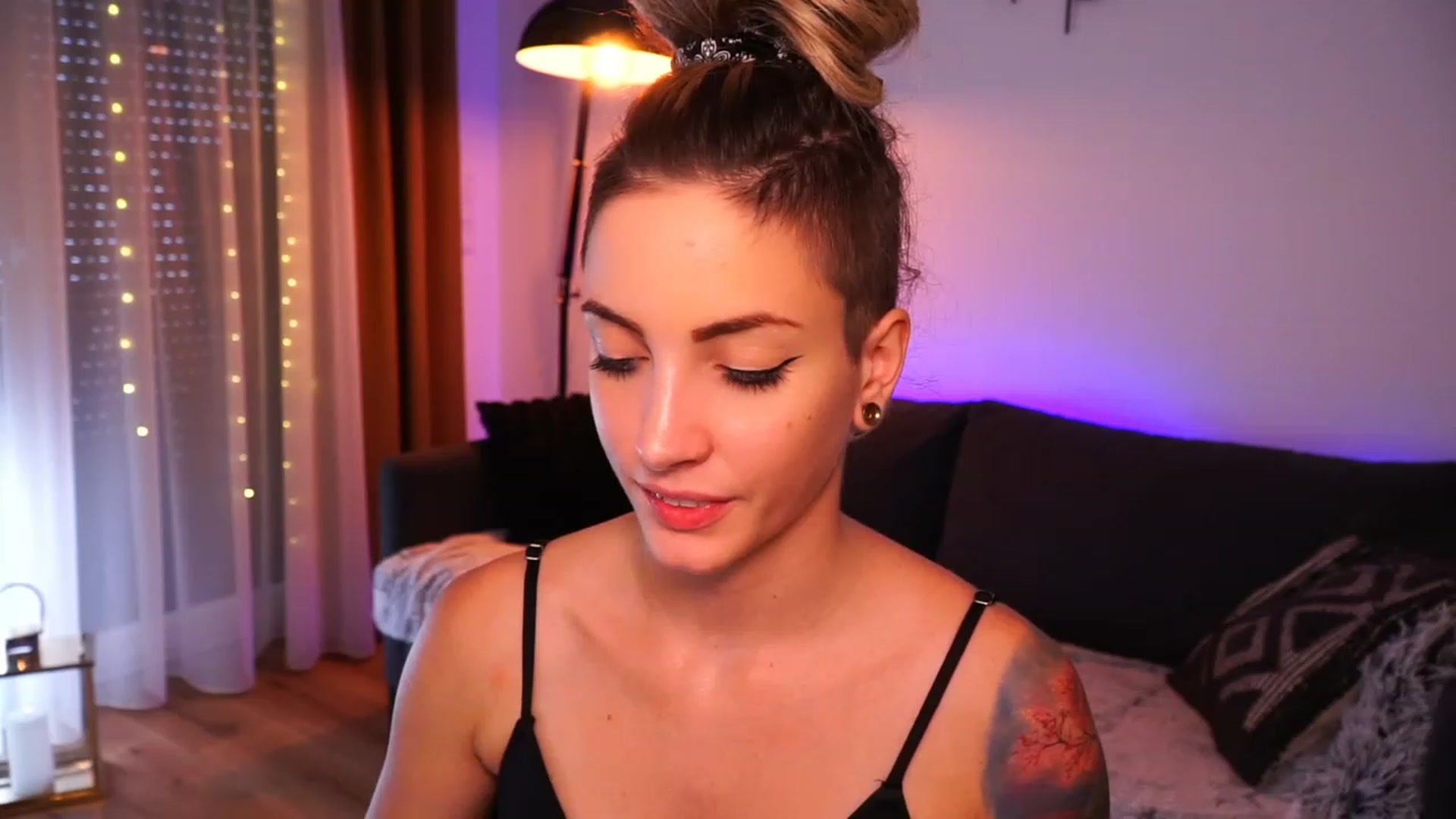 Gallery image thumbnail from Kend_dall's myfreecams stream on, 08/18/2023, 14:35 image 20 of 20