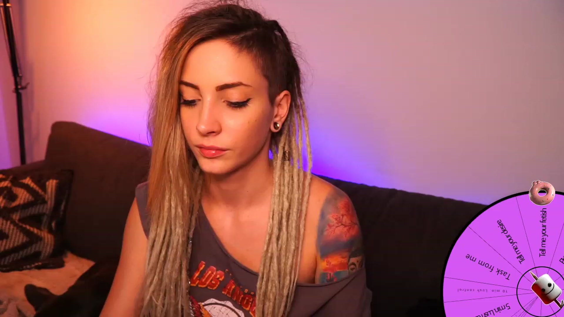 Gallery image thumbnail from Kend_dall's myfreecams stream on, 08/21/2023, 17:56 image 16 of 20