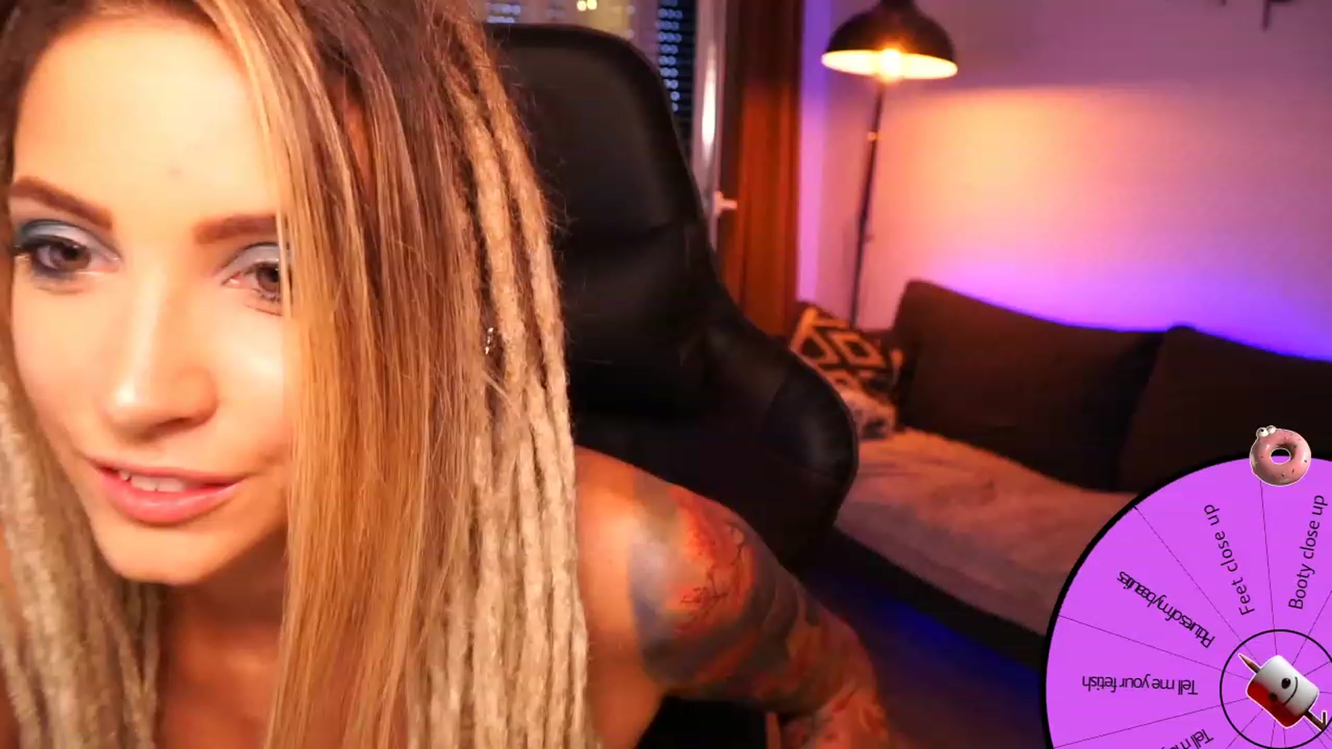 Gallery image thumbnail from Kend_dall's myfreecams stream on, 08/22/2023, 17:40 image 3 of 20