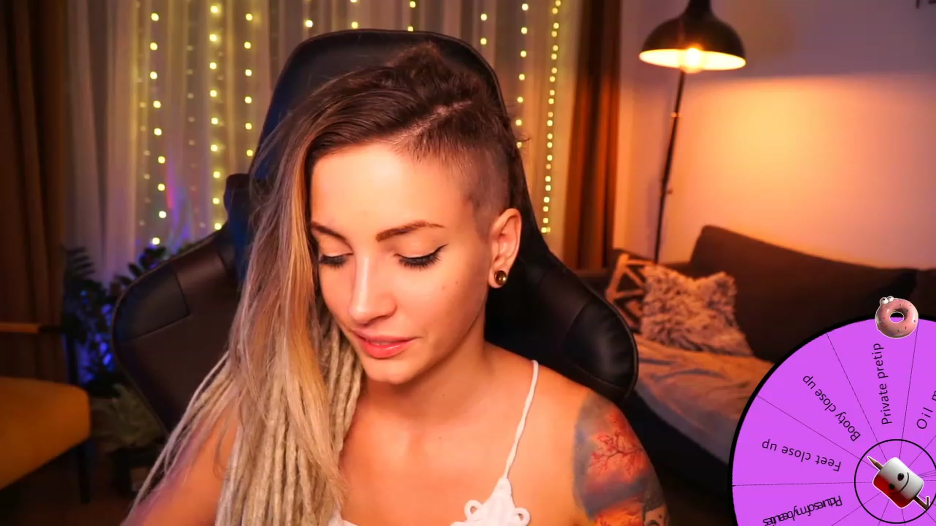 Gallery image thumbnail from Kend_dall's myfreecams stream on, 08/23/2023, 21:32 image 19 of 20