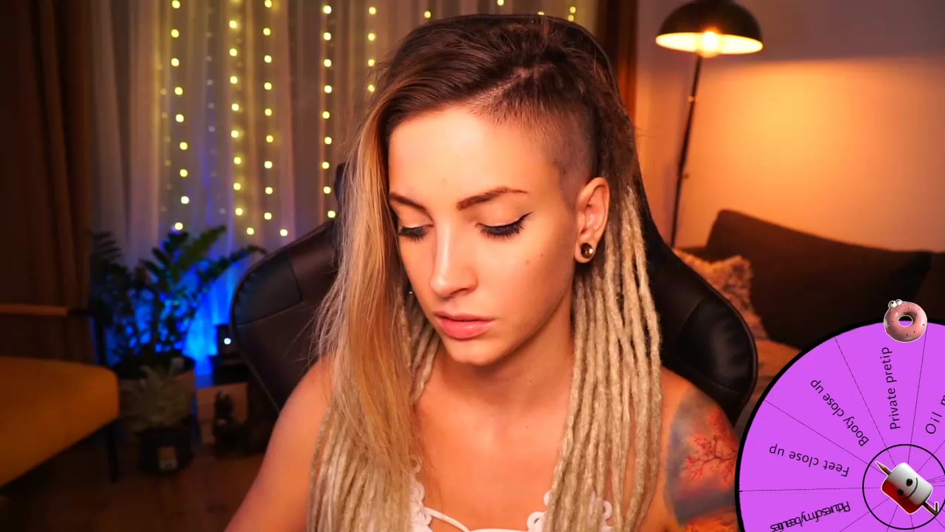Gallery image thumbnail from Kend_dall's myfreecams stream on, 08/23/2023, 21:32 image 6 of 20