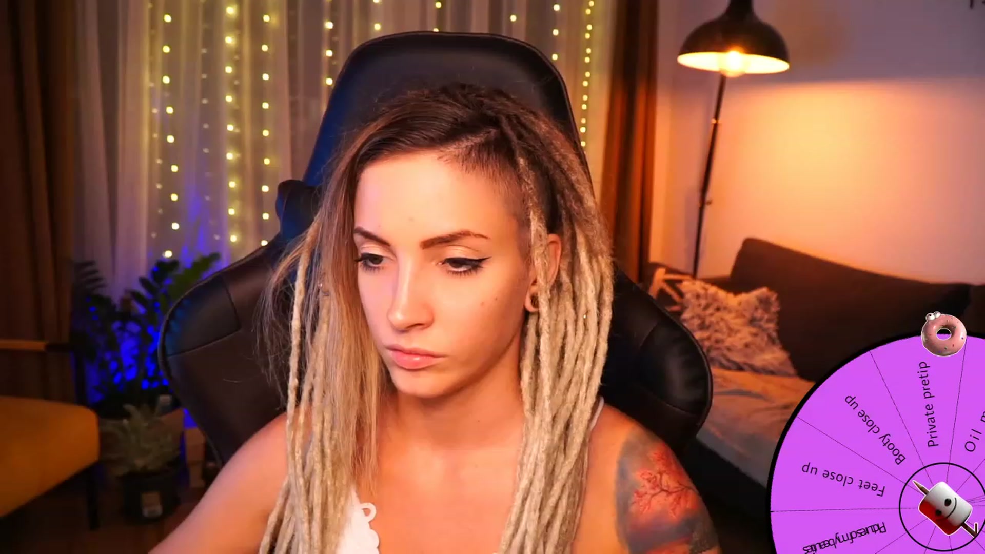Gallery image thumbnail from Kend_dall's myfreecams stream on, 08/23/2023, 21:32 image 15 of 20