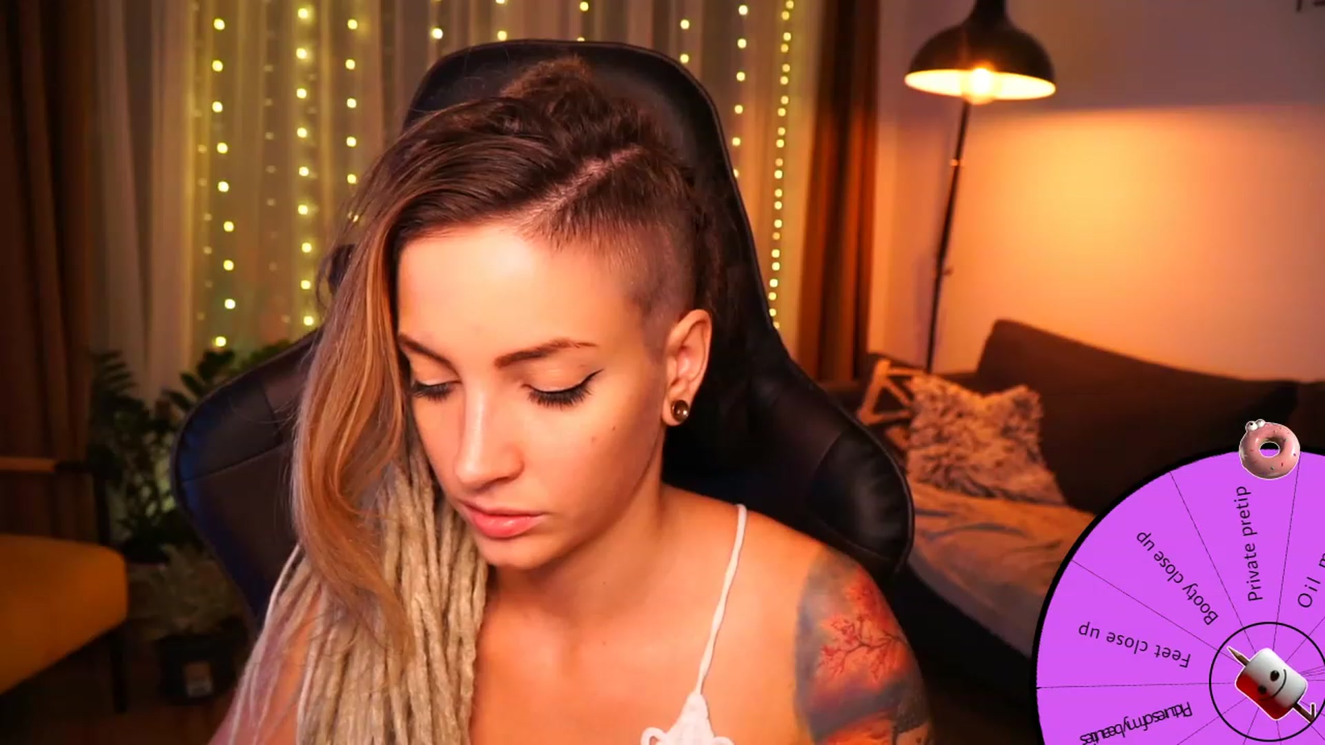 Gallery image thumbnail from Kend_dall's myfreecams stream on, 08/23/2023, 21:32 image 20 of 20